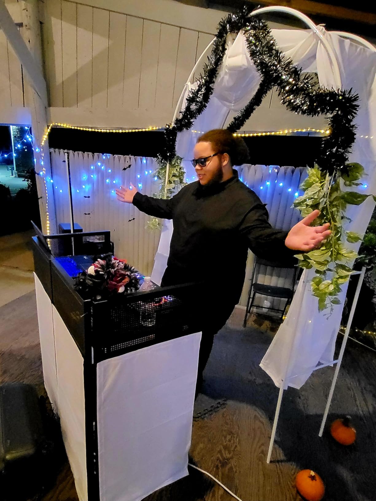 Neoaider DJ Booth Table Station 44