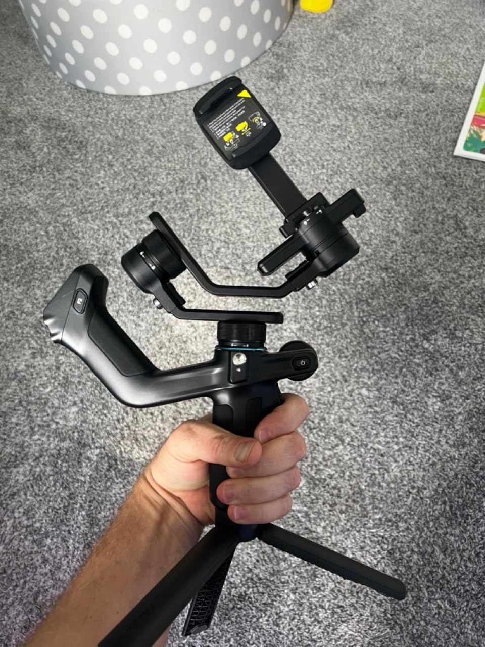 FeiyuTech Official SCORP Mini 2 Combo Camera Gimbal Stabilizer,3-Axis Handheld All-in-One Gimbal with AI Tracking,Gesture Control,Touchscreen,Quick Release,for Vlogging,YouTube&TikTok Creators,White customer photo 1
