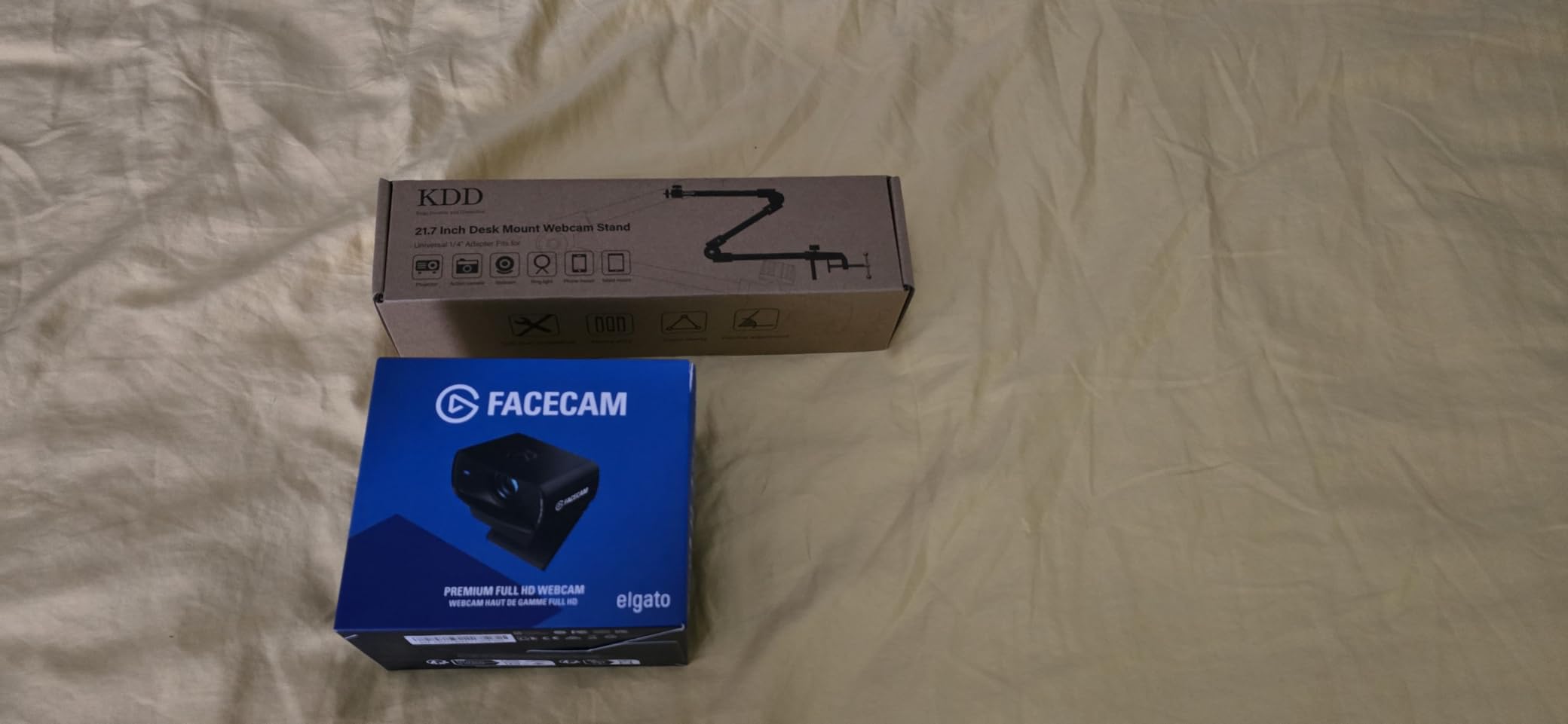 Elgato Facecam MK.2, Premium Full HD Webcam, HDR | Sony sensor, PTZ control, Uncompressed 1080p60 video, DSLR-style Controls, Easy-slide privacy shutter customer photo 1