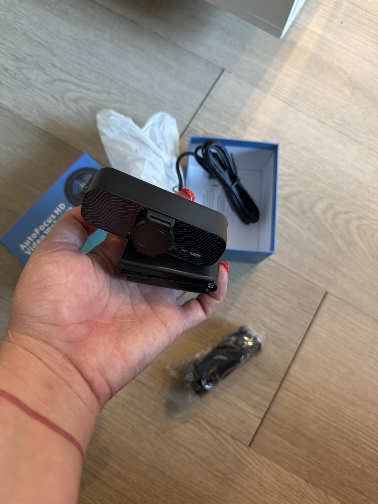 Elgato Facecam MK.2, Premium Full HD Webcam, HDR | Sony sensor, PTZ control, Uncompressed 1080p60 video, DSLR-style Controls, Easy-slide privacy shutter customer photo 2