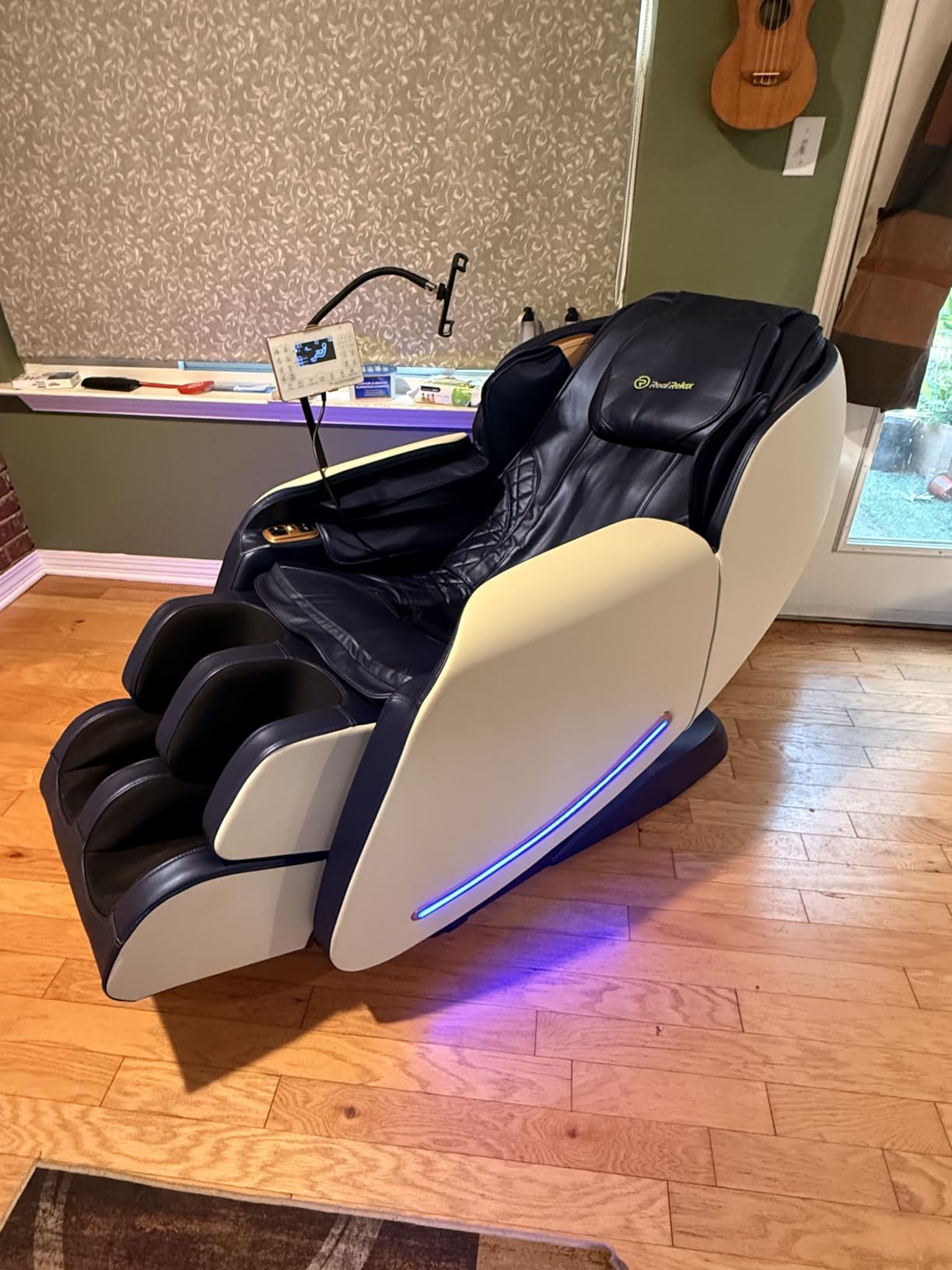 Real Relax Massage Chair Full Body with Unique Phone Controller, Zero Gravity 3D SL-Track Recliner with APP Control, Child Lock,Pause Button, Favor-06, Black customer photo 1