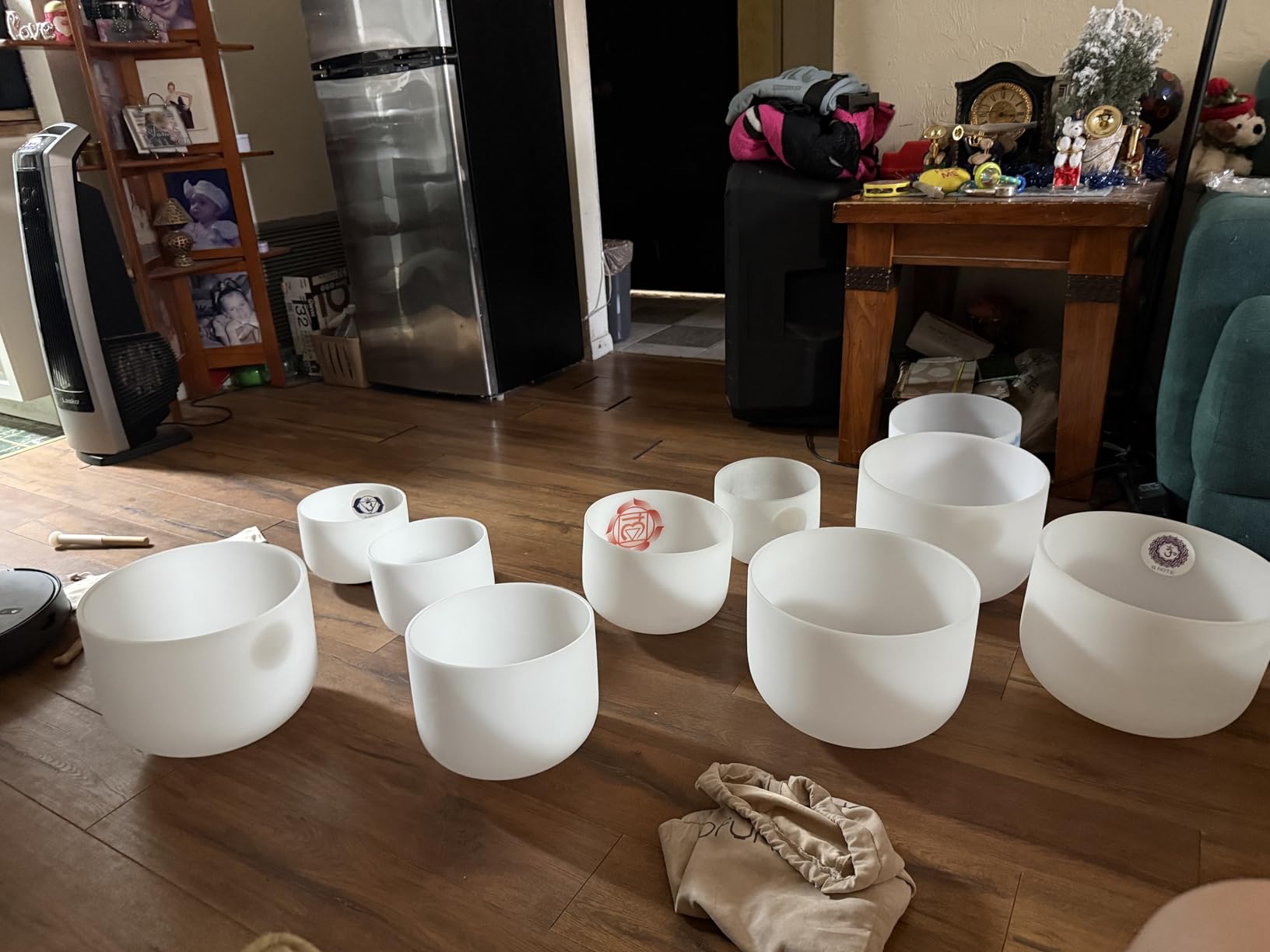 CVNC 432HZ Crystal Singing Bowl Set of 3, Frosted Quartz Sound Bowls | 8'' A Third-Eye, 10'' F Heart, 12'' C Root,Sound Healing Meditation,Mindfulness,Relaxation, with Case Bags and Rubber Mallets customer photo 1