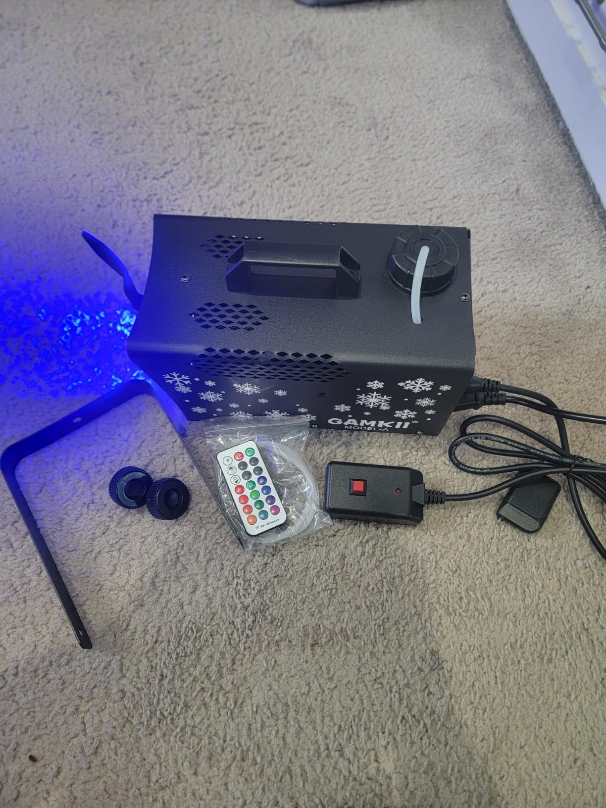 Snow Machine, 800W Snow Making Machine with 8 LED RGB Lights & 13 Lighting Effects, 2 Remote & 4 Lighting Mode, Snowflake Maker for Outdoor Backyard Christmas Wedding Party Stage customer photo 1