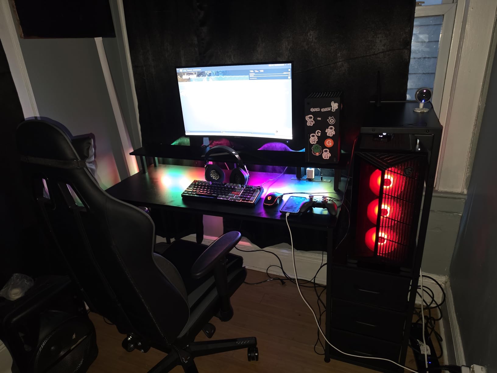 AODK Gaming Desk w/PC Showcase Stand, 59