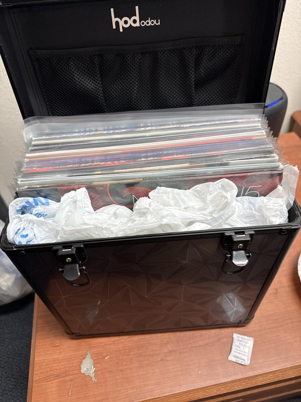 Vinyl Record Storage Case LP Album Collection Display Box Aluminium Water Resistant Vinyl Record Organizer Holds 30+ Valuable Records 7/10/12 Inch customer photo 1