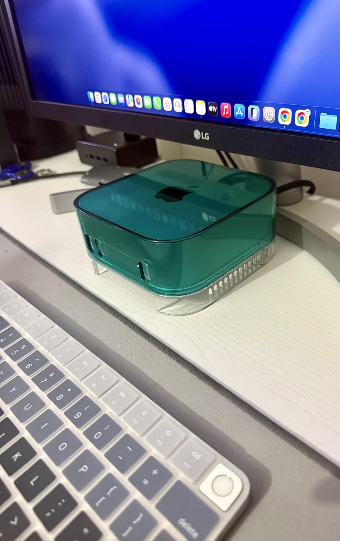 Apple 2024 Mac mini Desktop Computer with M4 chip with 10-core CPU and 10-core GPU: Built for Apple Intelligence, 16GB Unified Memory, 512GB SSD Storage, Gigabit Ethernet customer photo 2