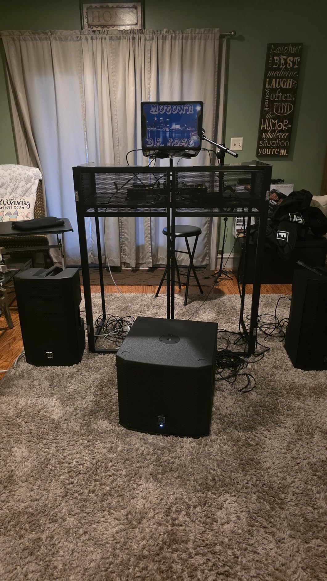 YooKoo Foldable DJ Booth for Tool-Free Assembly, DJ Table with White & Black Scrims, Metal Frame DJ Facade, DJ Stand with Cable Hole and Carry Bag, for Parties & Events & Small Studios customer photo 2