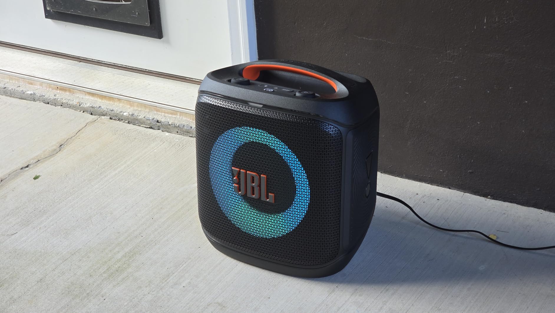JBL PartyBox Encore Essential 2 - Portable Battery-Powered Party Speaker with AI Sound Boost, Up to 15 Hours of Play time, IPX4 Splash Proof, and Multi-Speaker Connection by Auracast (Black) customer photo 1