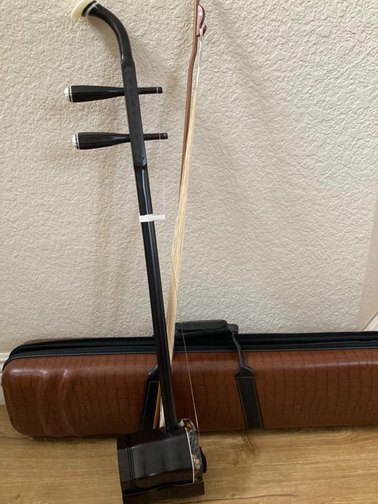 Professional Erhu - Premium Black Sandalwood 2-String Chinese Violin Fiddle with Bow, 10-Grid Drum Skin, Learning DVD, Rosin, Cleaning Cloth, Bridge & Hard Case Included customer photo 1