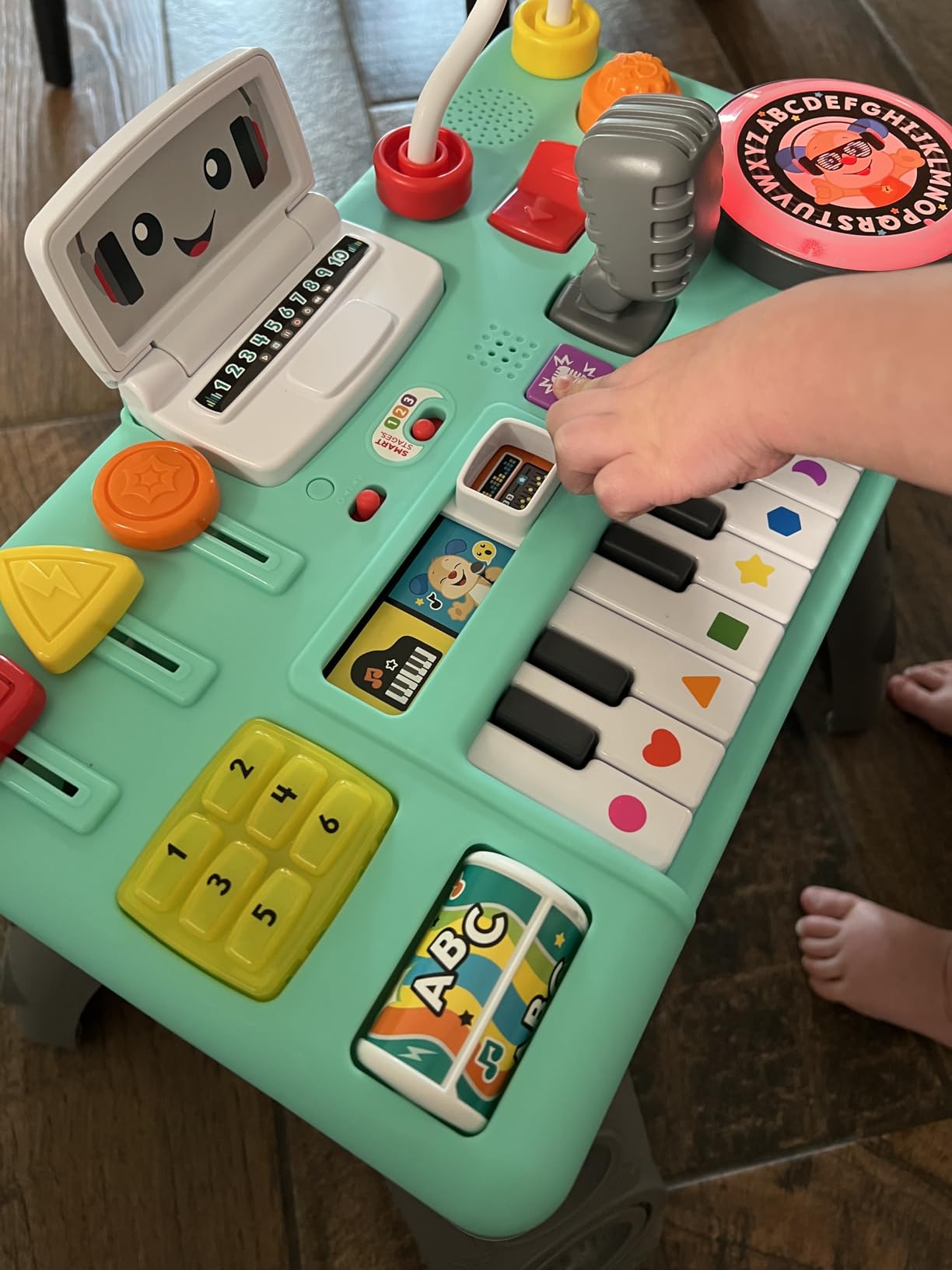 Fisher-Price Baby & Toddler Toy Laugh & Learn DJ Table with Educational Musical Activities for Developmental Play Infants Ages 6+ Months customer photo 2