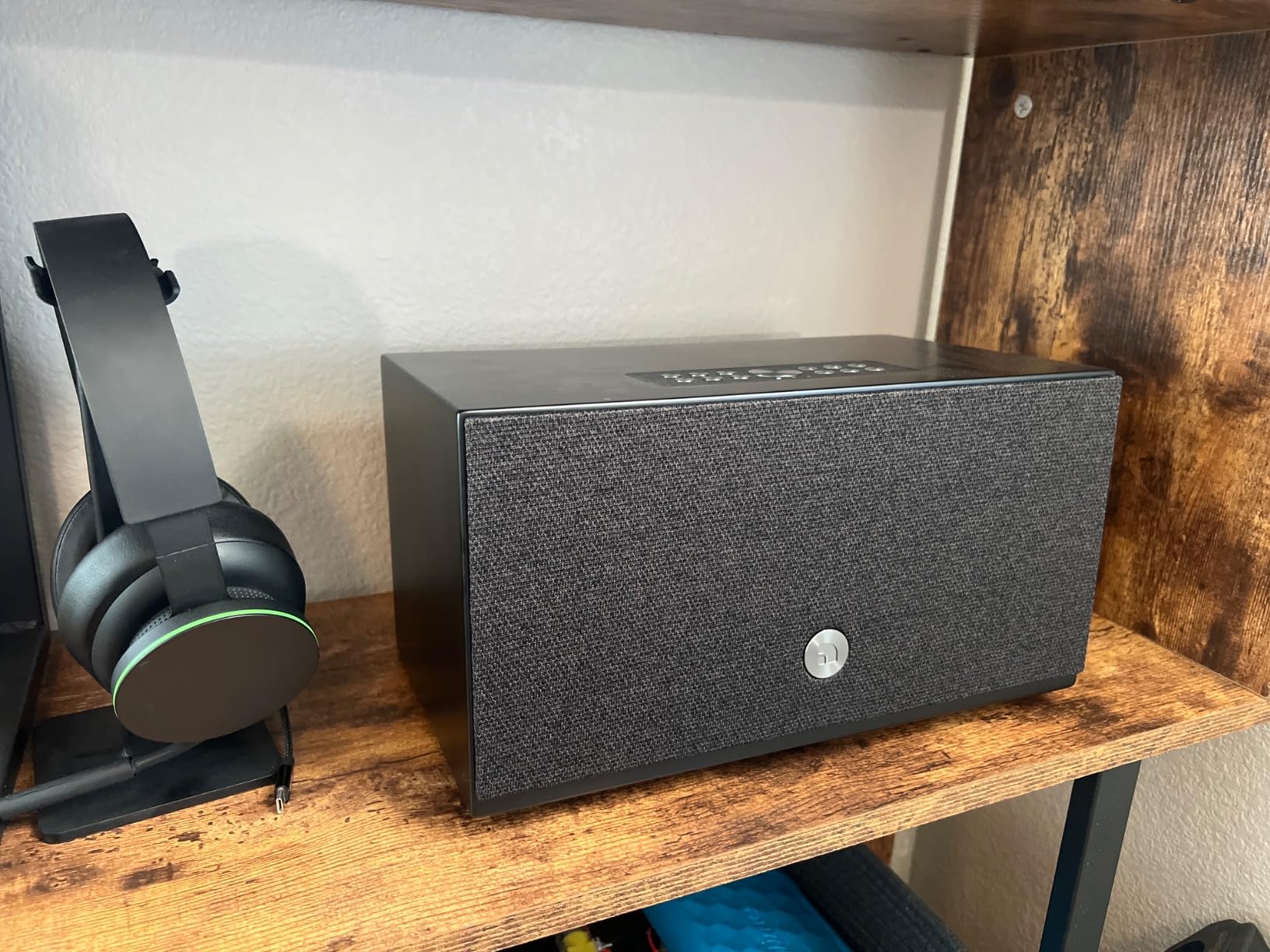 Audio Pro C10 MKII Wireless Speaker, WiiM Edition | High-Fidelity Sound, Multi-Room, Bluetooth, Wi-Fi | Compatible with AirPlay 2, Google Cast, Siri, WiiM Home App, Stream Spotify, TIDAL & More, White customer photo 2
