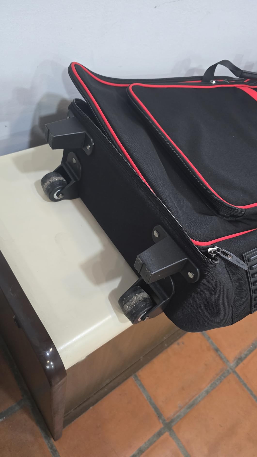 BOSSTIN 88 Key Keyboard Case with Wheels, Rolling Piano Gig Bag, Red customer photo 1