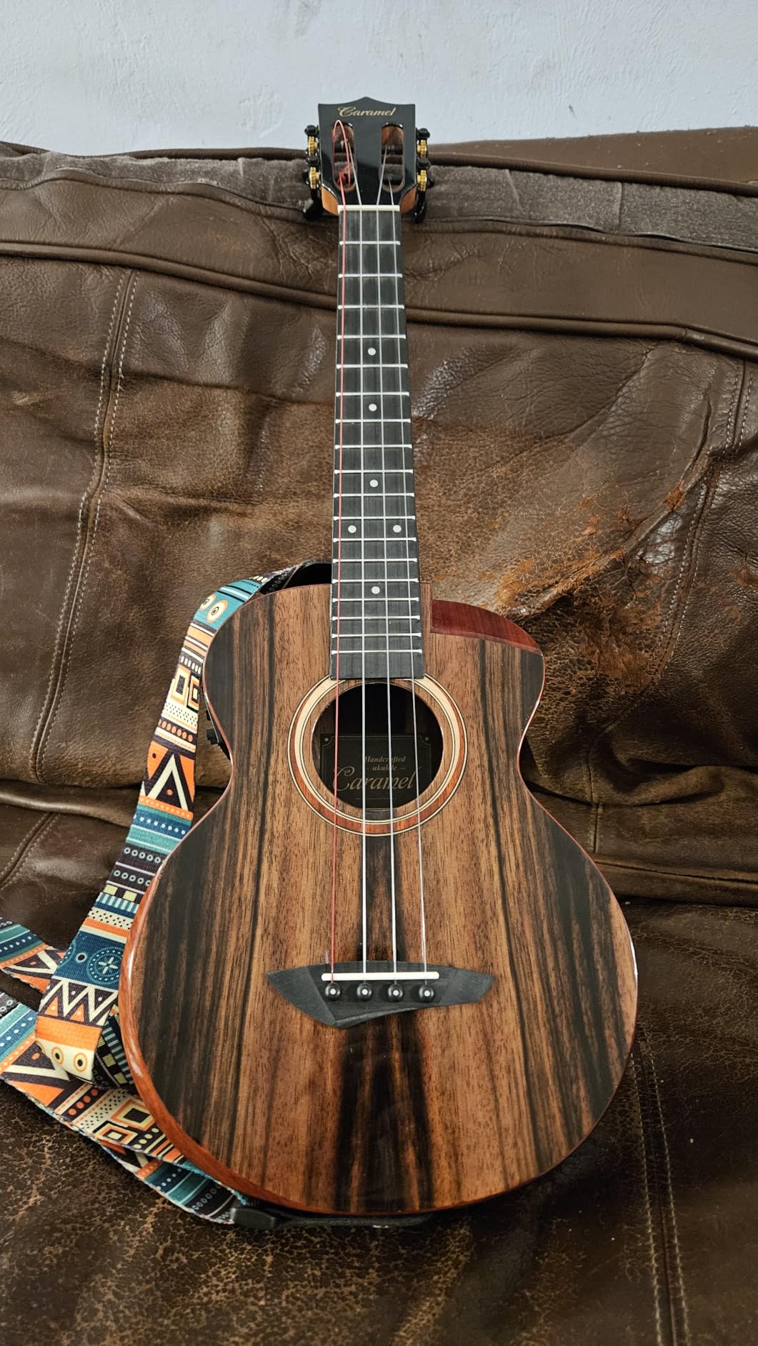 Caramel TEM39 26 Inch Electric Tenor All Solid Spruce & Rosewood Ukulele with Florentine Cutaway customer photo 2