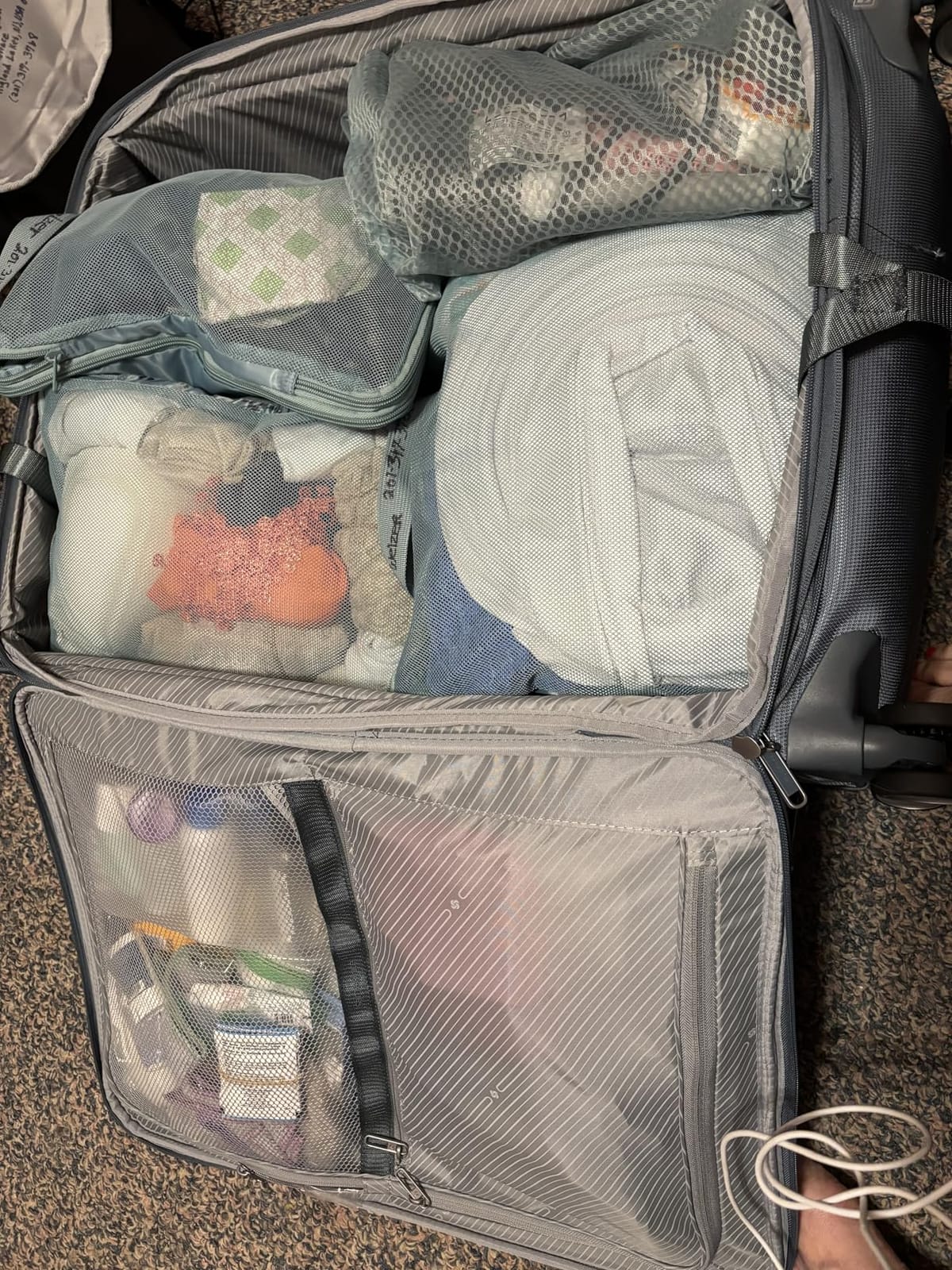 Veken 9/11 Set Compression Packing Cubes for Cruise Travel Essentials, Compressible Expandable Large Luggage Organizer Bags for Clothing, Space Saver Bags with Over 1000 pcs of Mesh Holes (Beige) customer photo 1