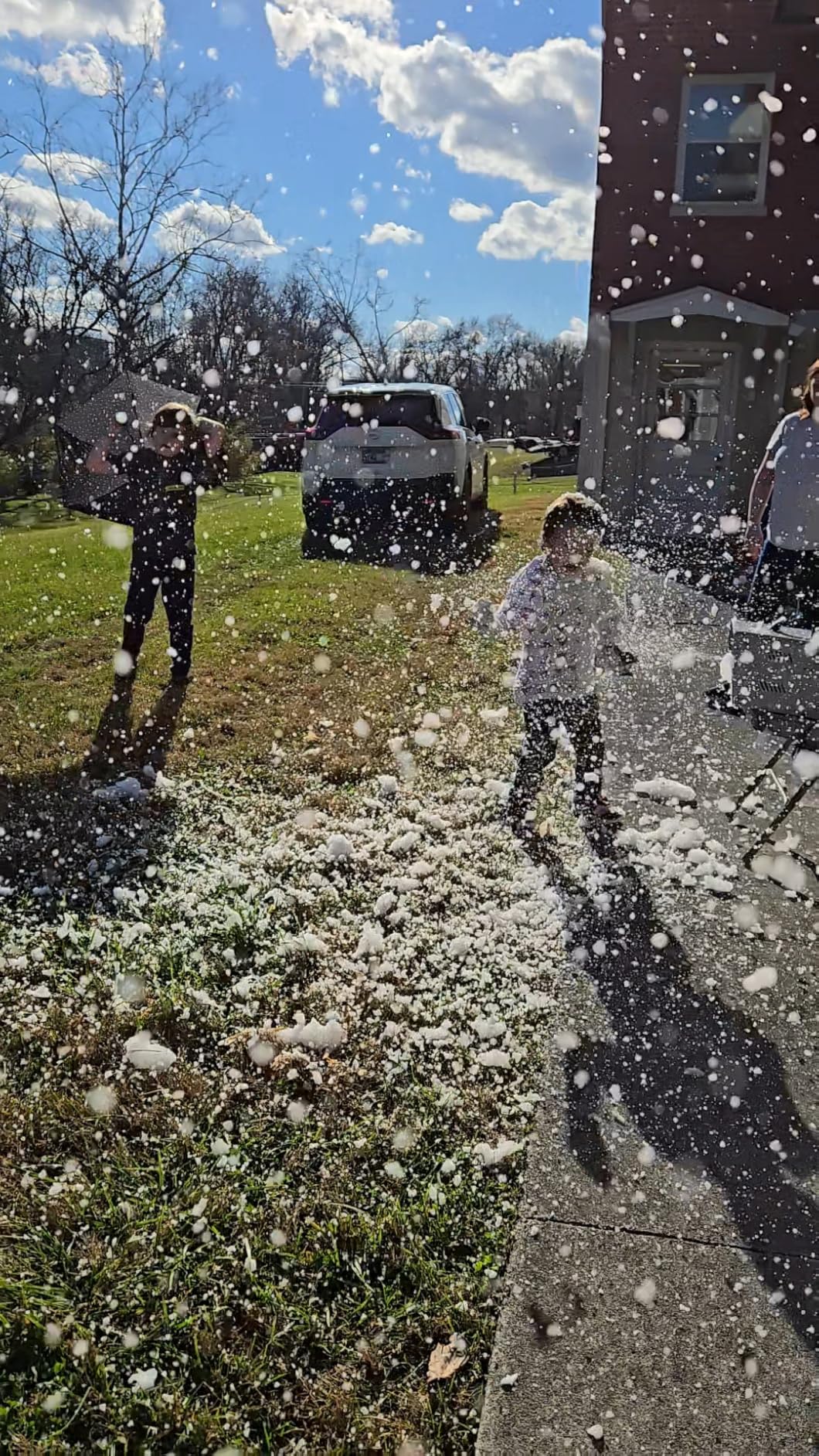 Snow Machine 1500W High Output with Remote Control, Adjustable Snow Volume | 1500W High Output, Professional Wired Remote Control, Commercial Snow Machine / Event Snow Machine customer photo 2