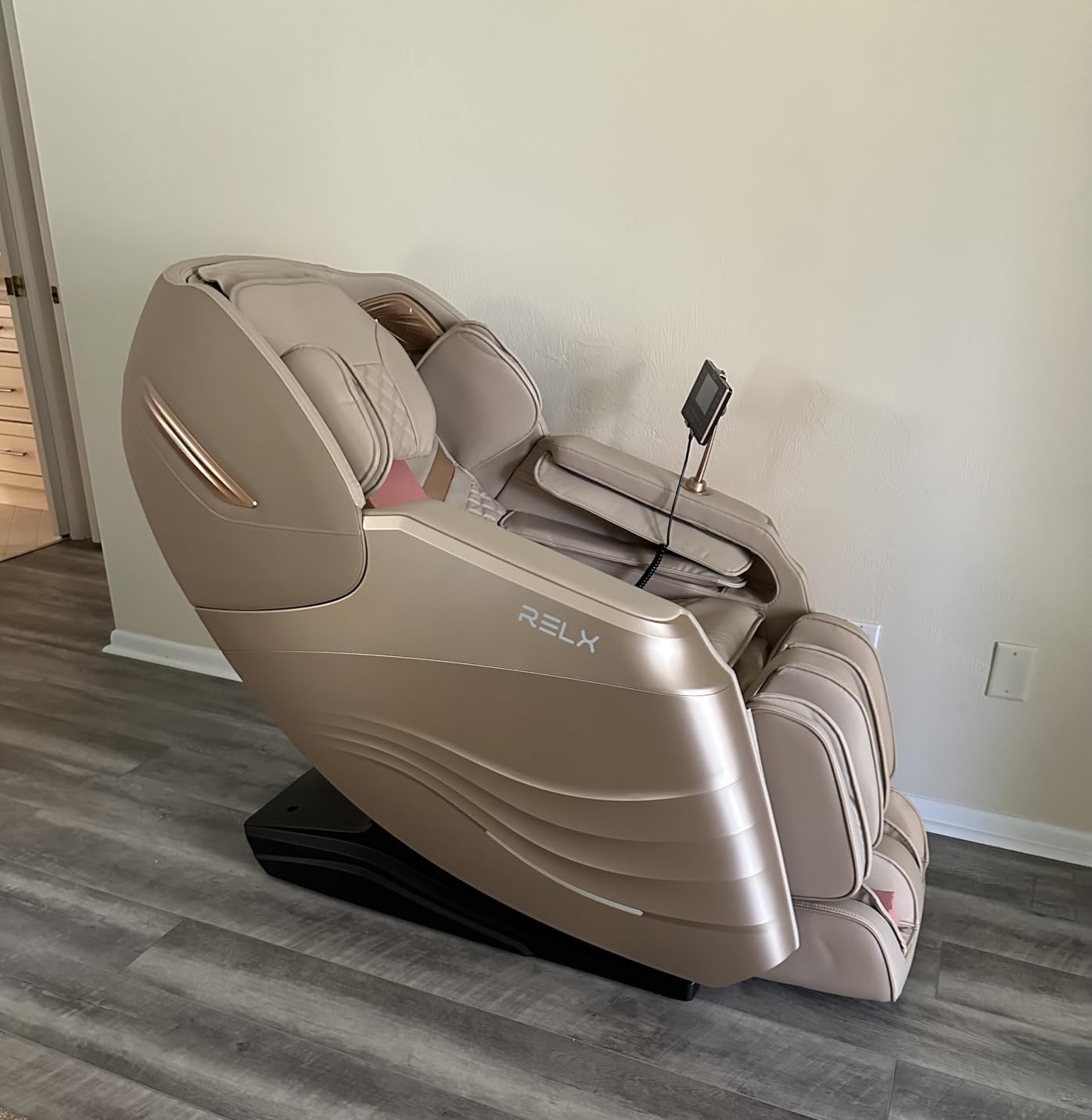 RELX Massage Chair Full Body with Body Scan, Zero Gravity, SL-Track, Black customer photo 2