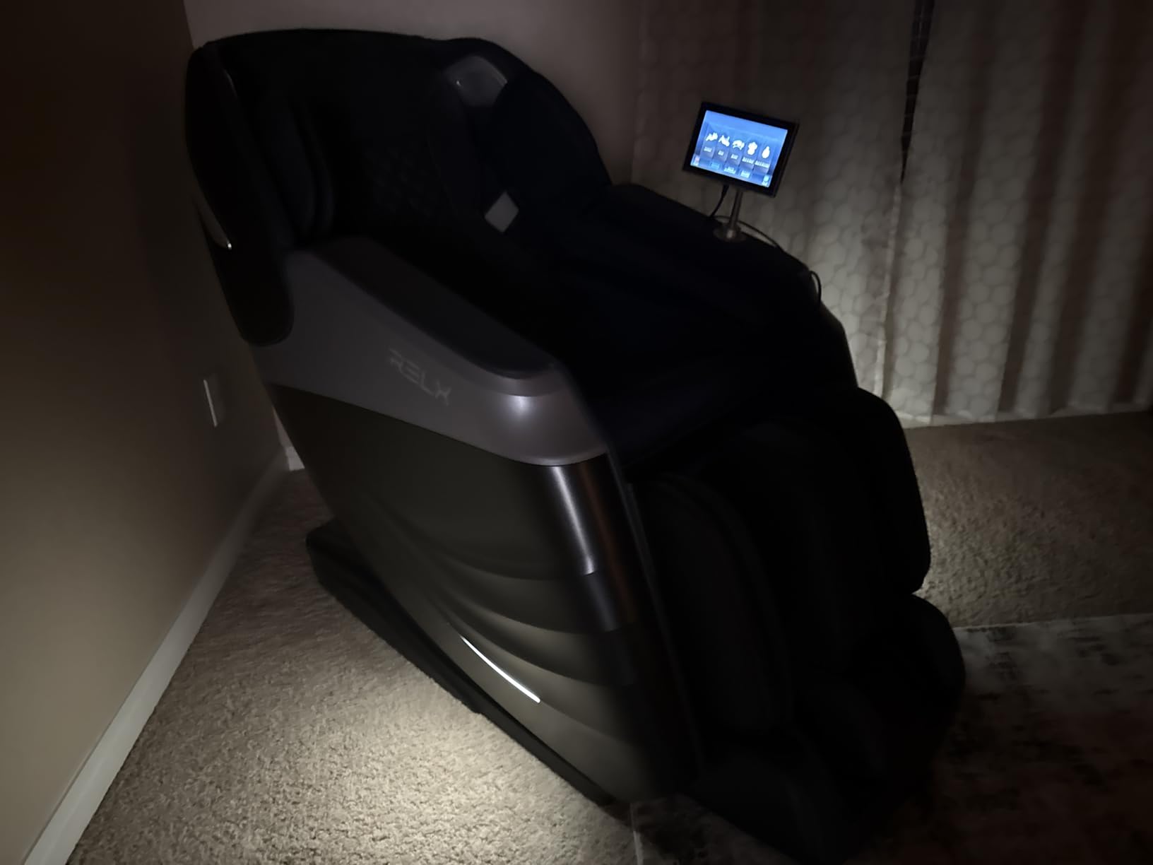 RELX Massage Chair Full Body with Body Scan, Zero Gravity, SL-Track, Cream customer photo 1