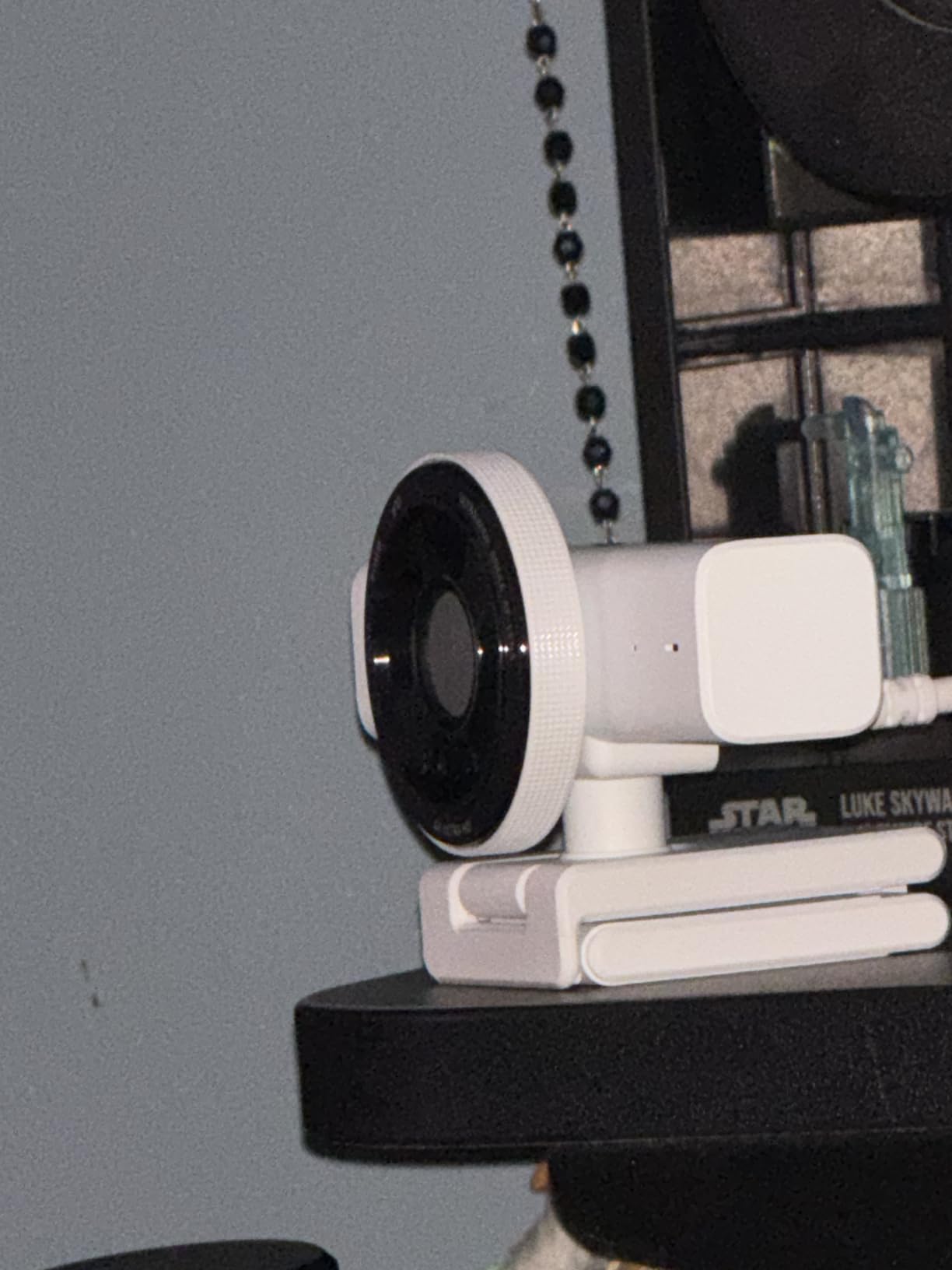Razer Kiyo V2 Streaming Webcam: 4K 30 FPS, 1080p 60 FPS - AI Powered Auto-Framing - Built-in Microphone - Ultrawide Angle Lens - Privacy Cover - Works with OBS, Xsplit, Discord, Zoom, Teams - Black customer photo 2