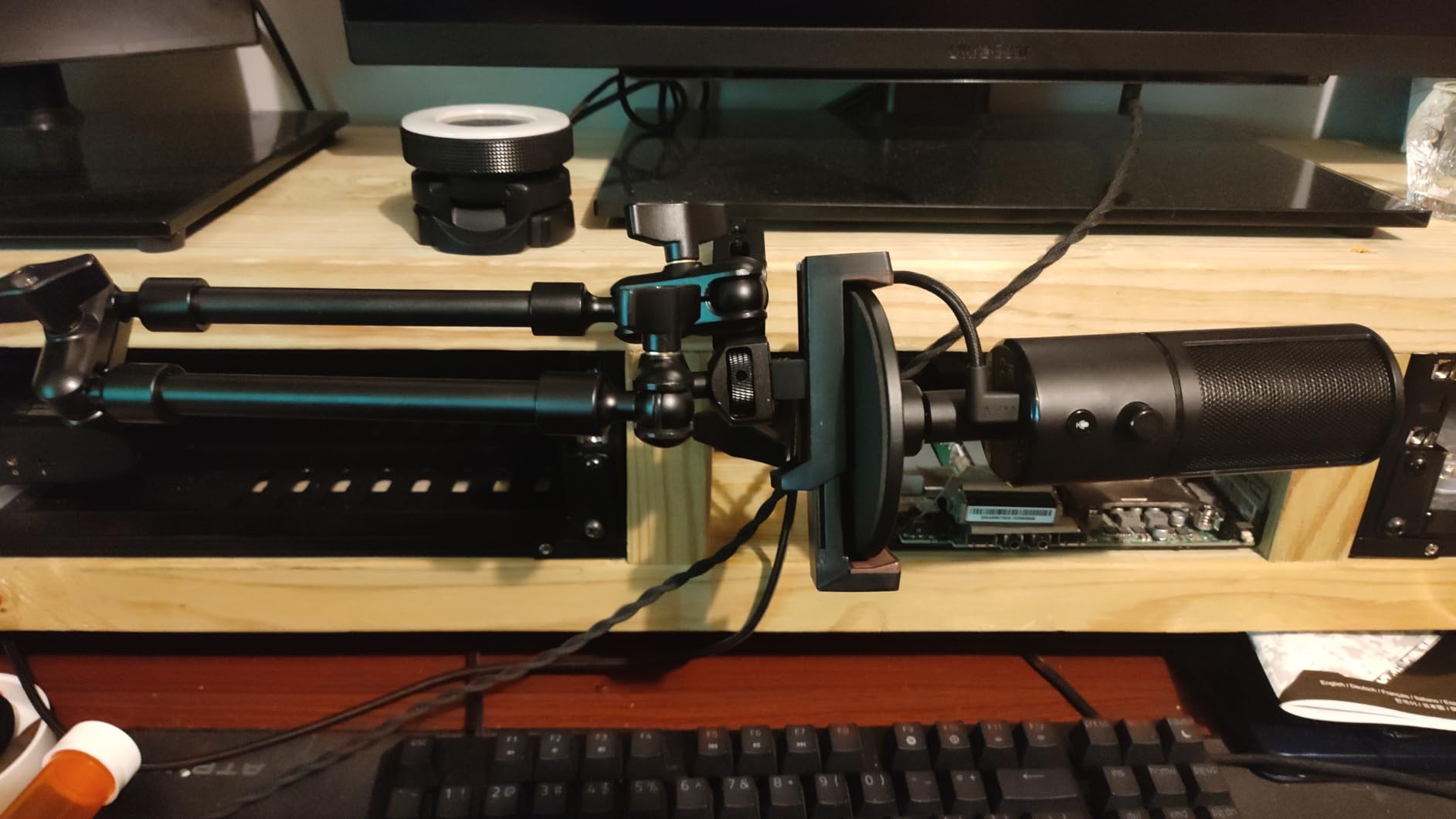 Desktop Clamp Magic Arm 33.84
