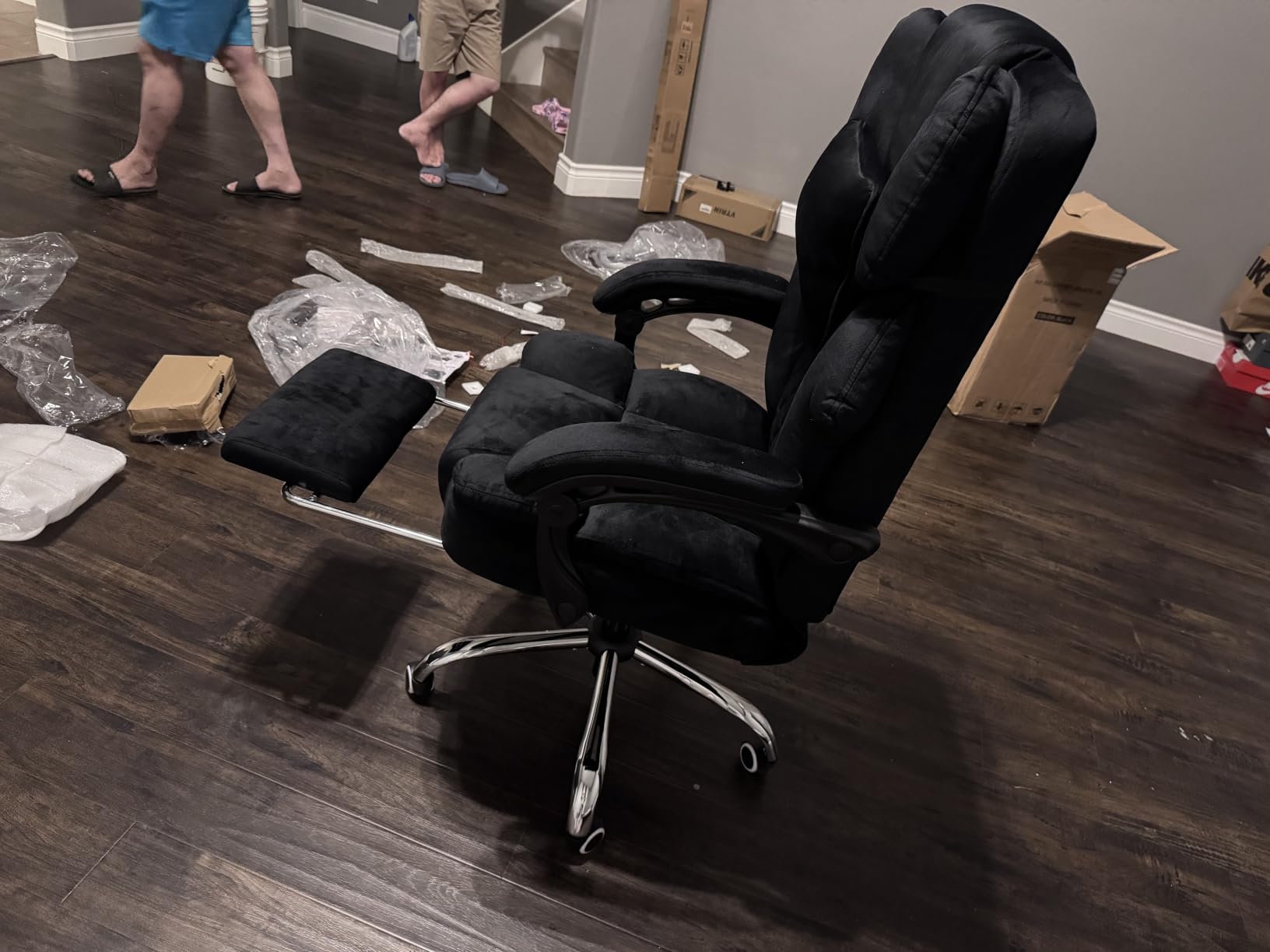 GTPLAYER Big and Tall Office Chair with Pocket Spring Cushion & Ergonomic Lumbar Support for Lower Back Pain Relief, High Back Computer Gaming Chair with Foot Rest, Soft Velvet Fabric, Black customer photo 2
