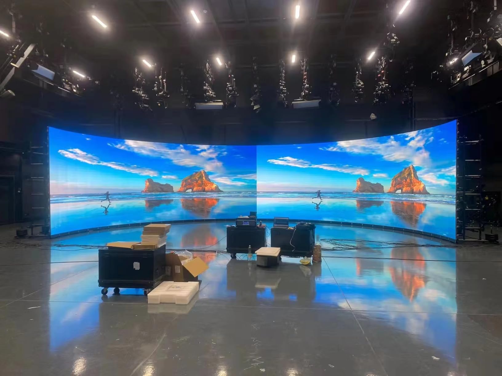 LED Video Wall Panel, Rental LED Display Screen, Giant Stage Backdrop Advertising Screen, P2.91 P3.9 P4.81 Modular LED Display for Events & Commercial Advertising (16, P2.9, 50*50cm(1.64ft*1.64ft)) customer photo 2