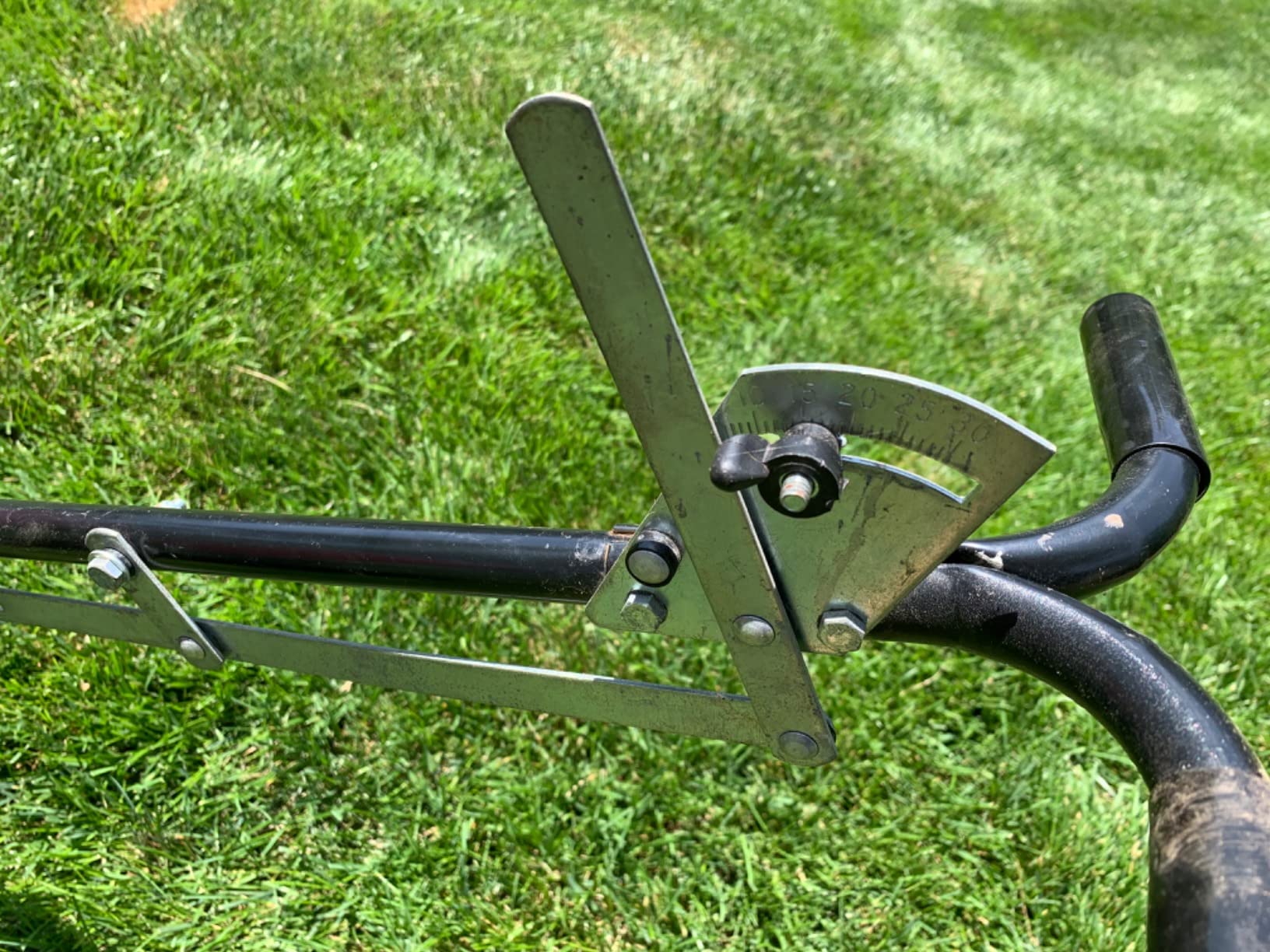 EarthWay 2150 Commercial 50 LB Broadcast Fertilizer Spreader. Heavy-Duty Walk-Behind Push Garden Seeder with Adjustable Drop Rate and Driving Handle. Large 13 inch Pneumatic Stud Tires customer photo 1