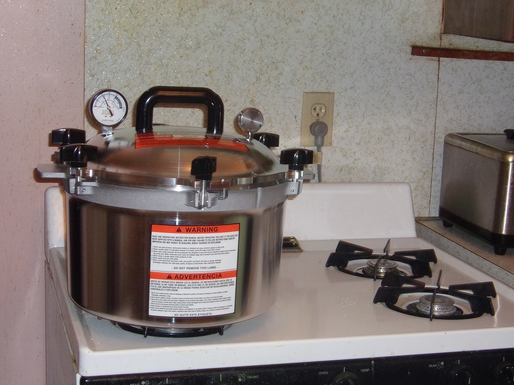 All American 1930: 15.5qt Pressure Cooker/Canner (The 915) - Exclusive Metal-to-Metal Sealing System - Easy to Open & Close - Suitable for Gas, Electric, or Flat Top Stoves - Made in the USA customer photo 2
