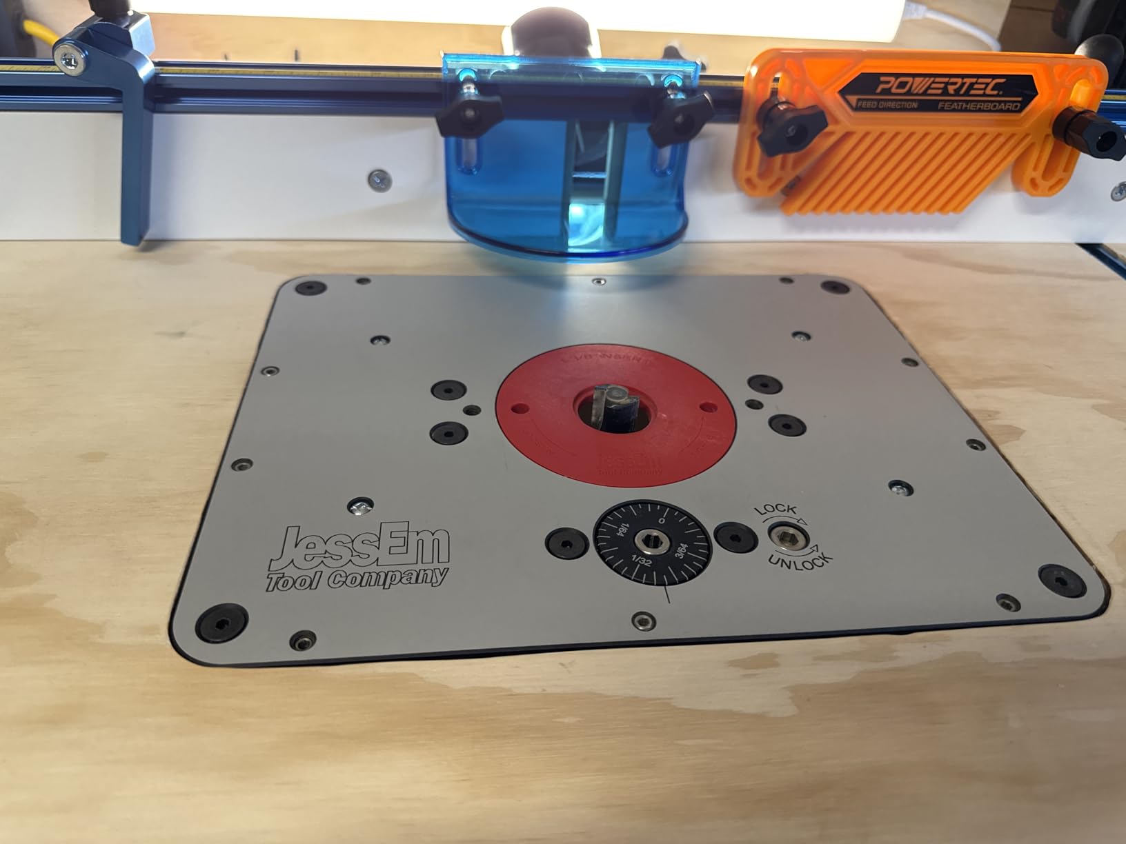 Bosch 1617EVS 2.25 HP Electronic Fixed-Base Router customer photo 1