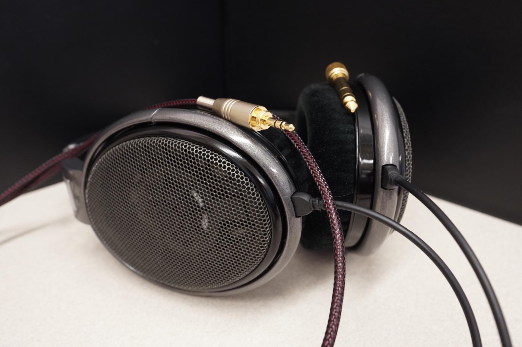 Sennheiser HD 650 - Audiophile Hi-Res Open Back Dynamic Headphone customer photo 2