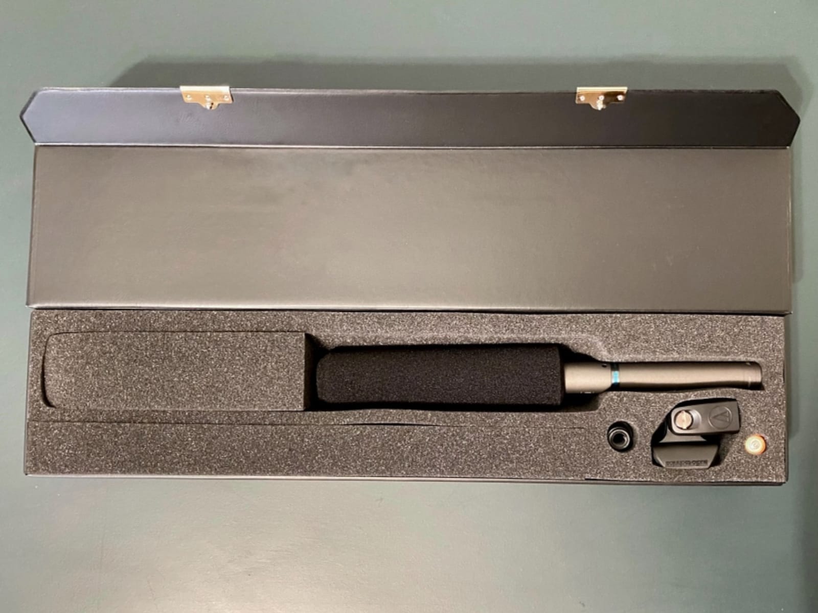 Audio-Technica AT897 Line/Gradient Shotgun Condenser Microphone customer photo 2