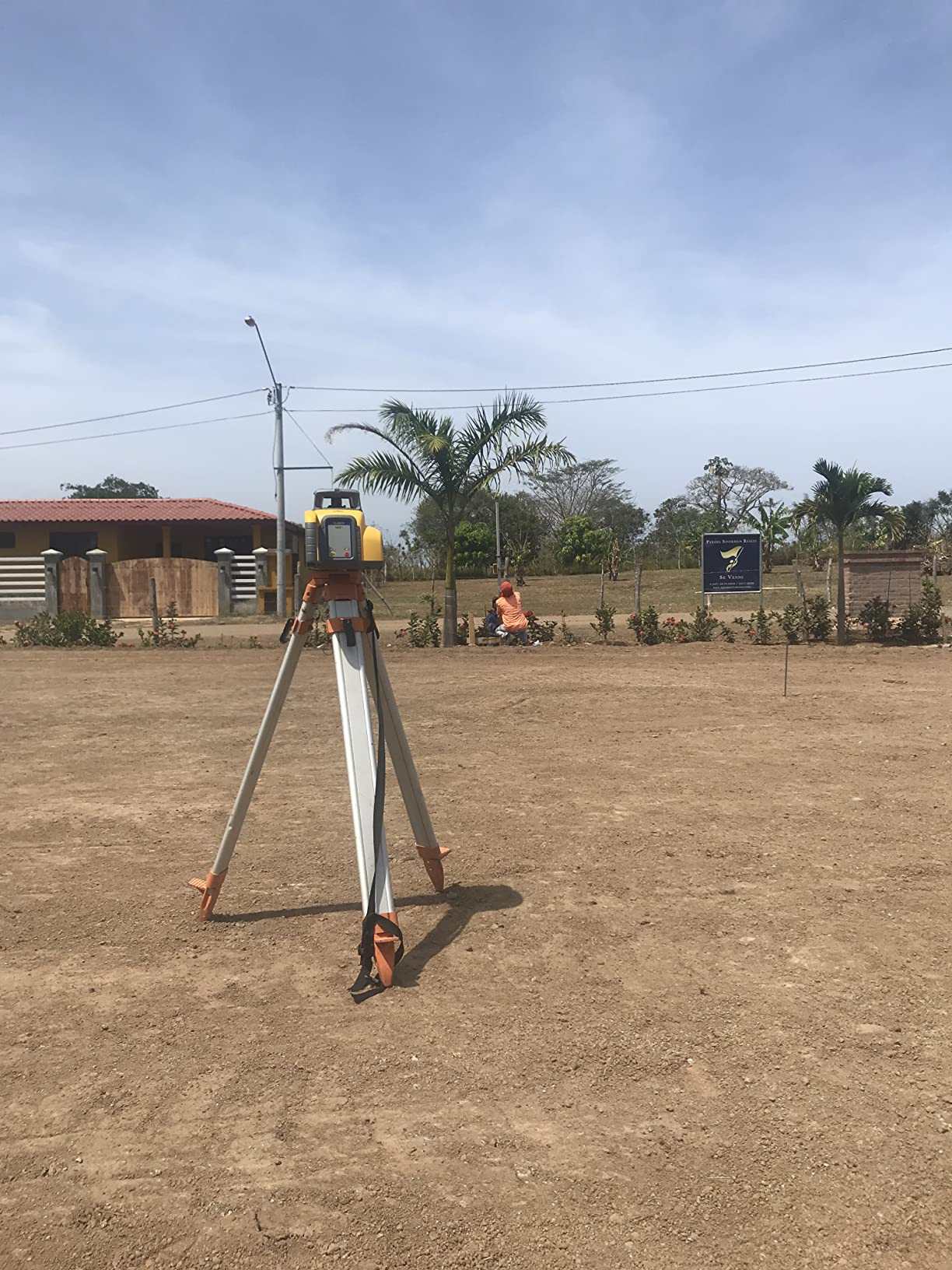 Spectra Precision LL300N-1 Rotary Laser Level Kit inc Tripod & Rod Alkaline customer photo 1