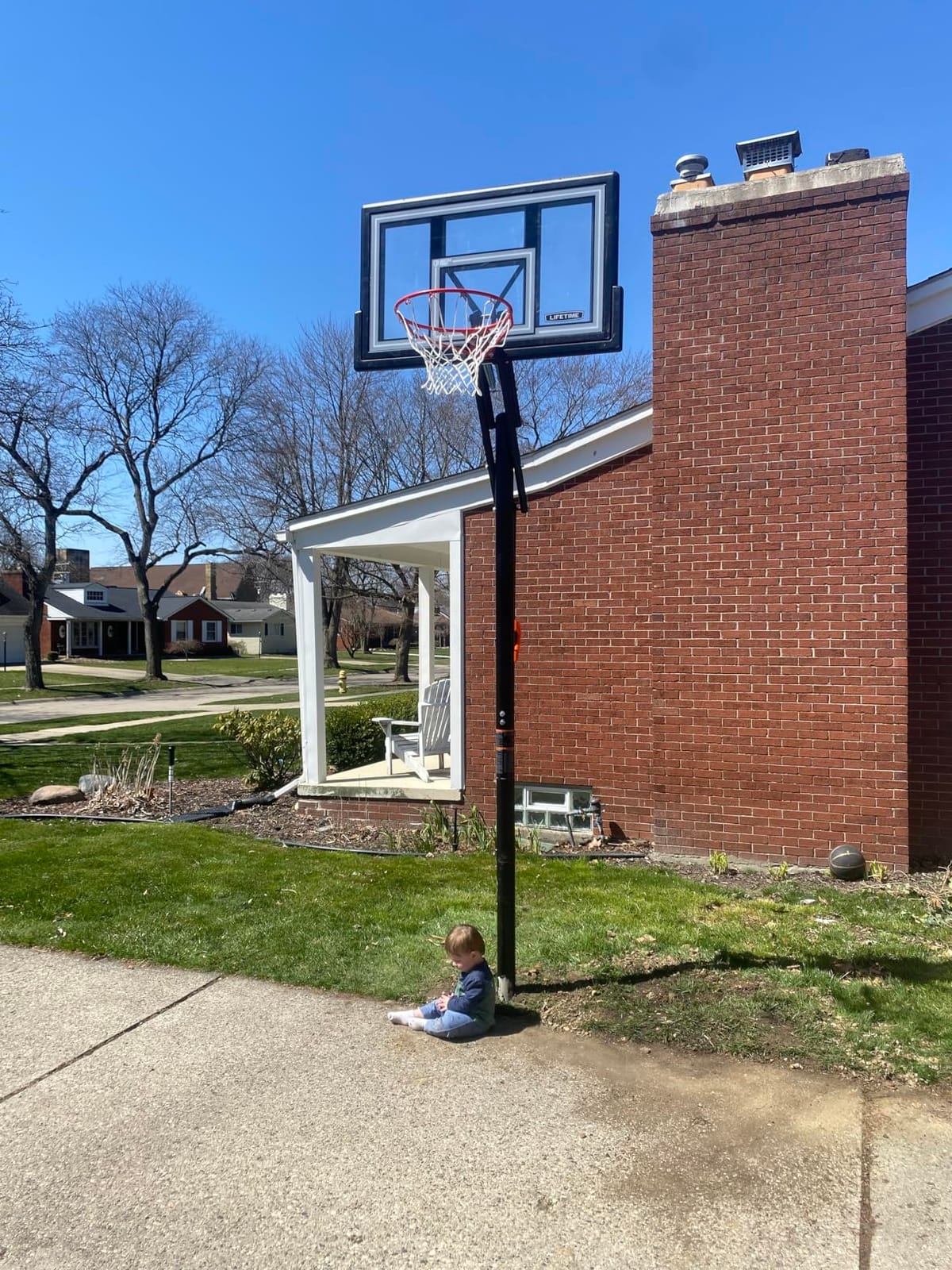 Lifetime 1084 Height Adjustable In Ground Basketball System, 50 Inch Shatterproof Backboard customer photo 1