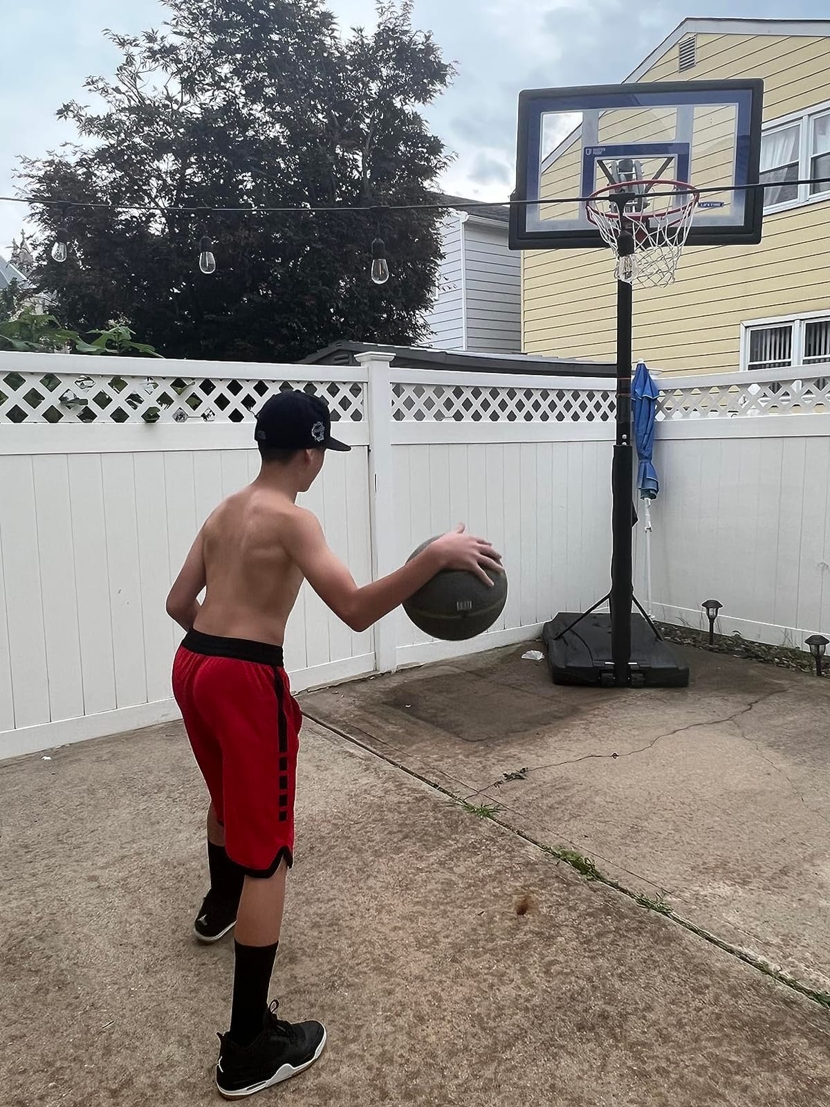 Lifetime Outdoor Portable Basketball Hoop, 48 Inch Backboard, 8-10 Ft Speed Shift Adjustable Height customer photo 1