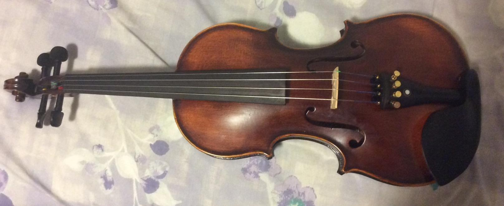 Mendini By Cecilio 1/2 Violin Set For Beginners, Black Solid Wood - Acoustic Violins Set with Hard Case, Tuner, Shoulder Rest, 2 Bows, Rosin, Bridge & Strings (Flamed) customer photo 2