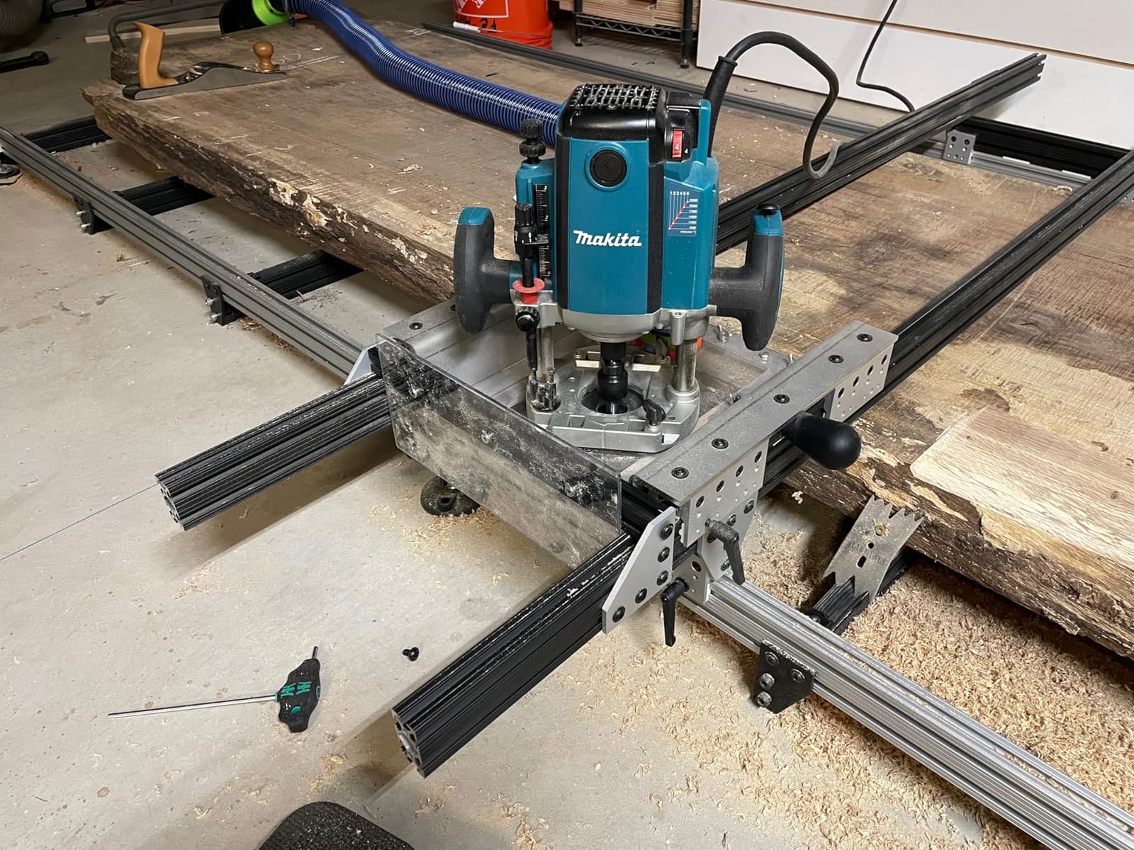 Makita RP2301FC 3-1/4 HP* Plunge Router, with Variable Speed customer photo 1