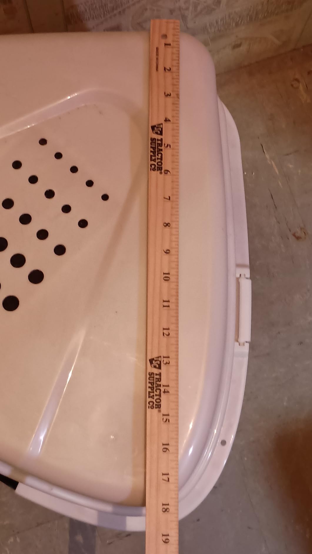 Nature's Miracle Advanced Hooded Corner Cat Litter Box with Charcoal Filter customer photo 1