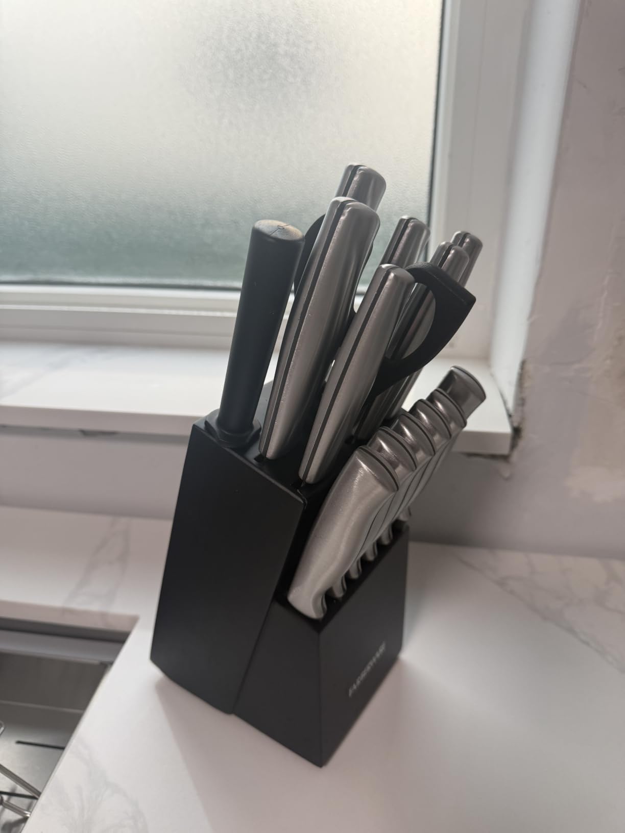 Farberware 15-Piece Kitchen Knife Set, High-Carbon Stainless Steel Blades with Wood Block, Steak Knives, Sharpening Tool & All-Purpose Shears, Razor Sharp, Ergonomic Stainless Steel Handles customer photo 2