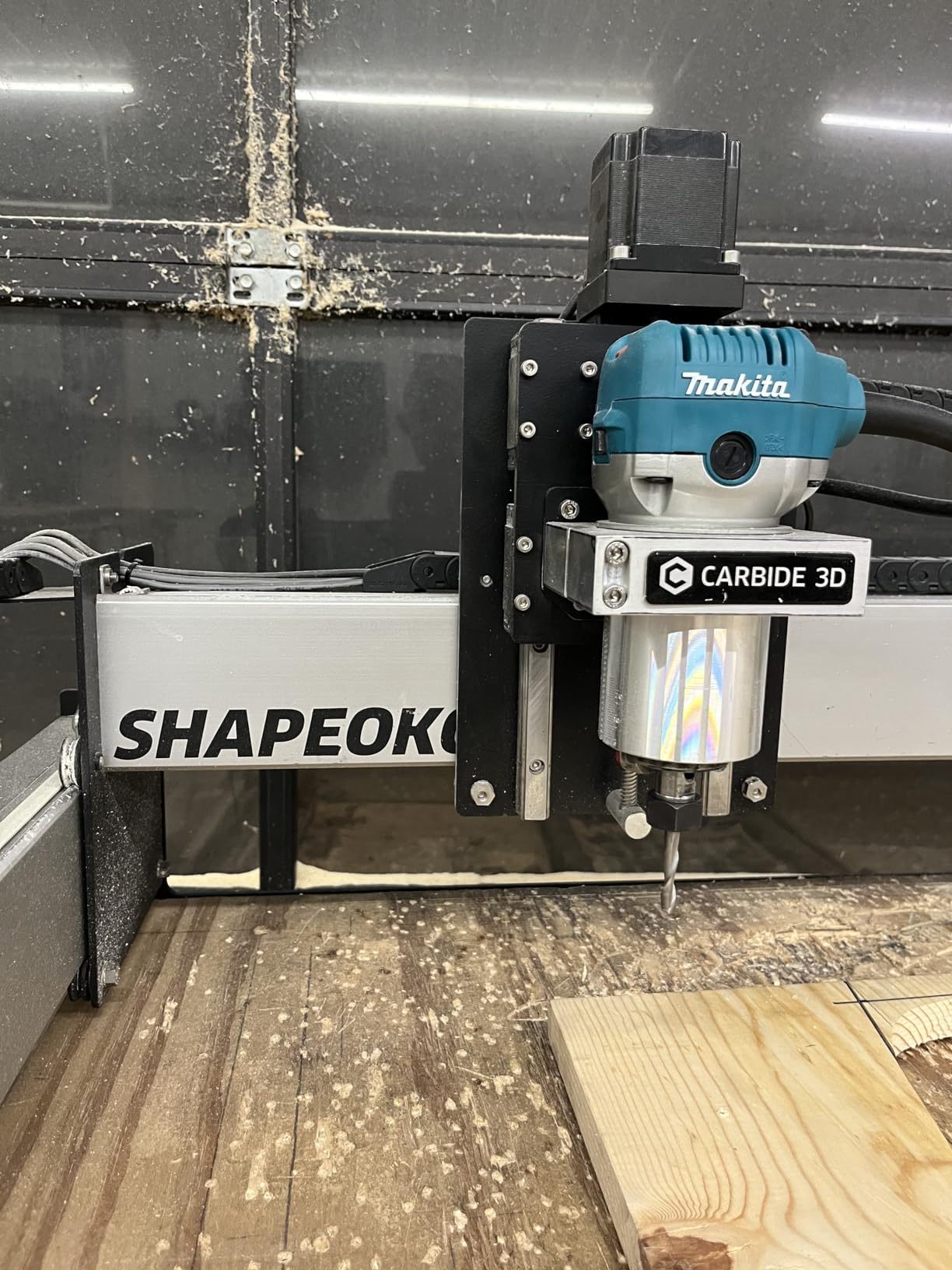 Makita RT0701C 1-1/4 HP Compact Router, Fixed Base customer photo 2