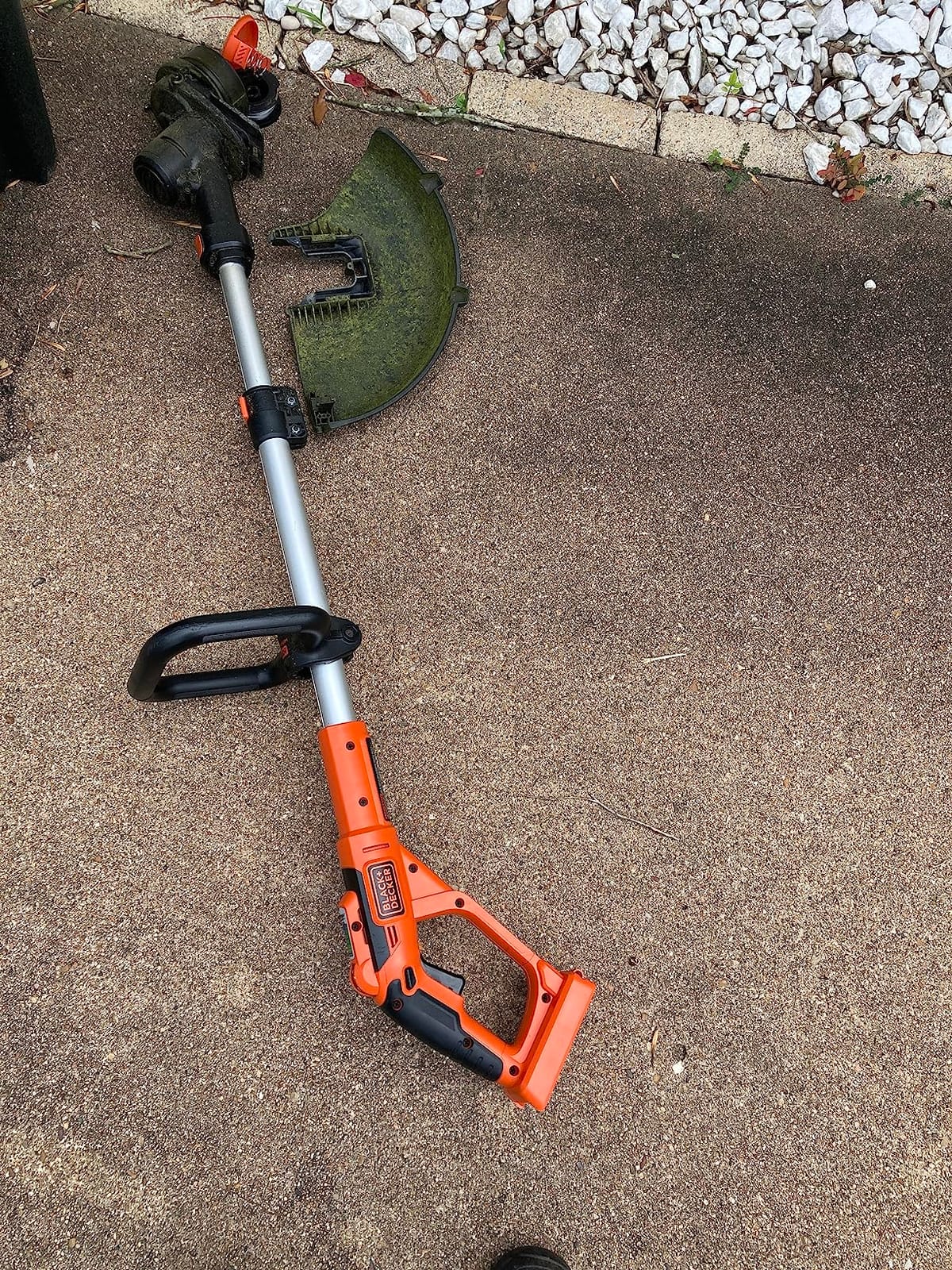 BLACK+DECKER 40V MAX String Trimmer and Lawn Edger, 13 Inch Weed Eater, Far Reach, Battery and Charger Not Included (LST136B) customer photo 1
