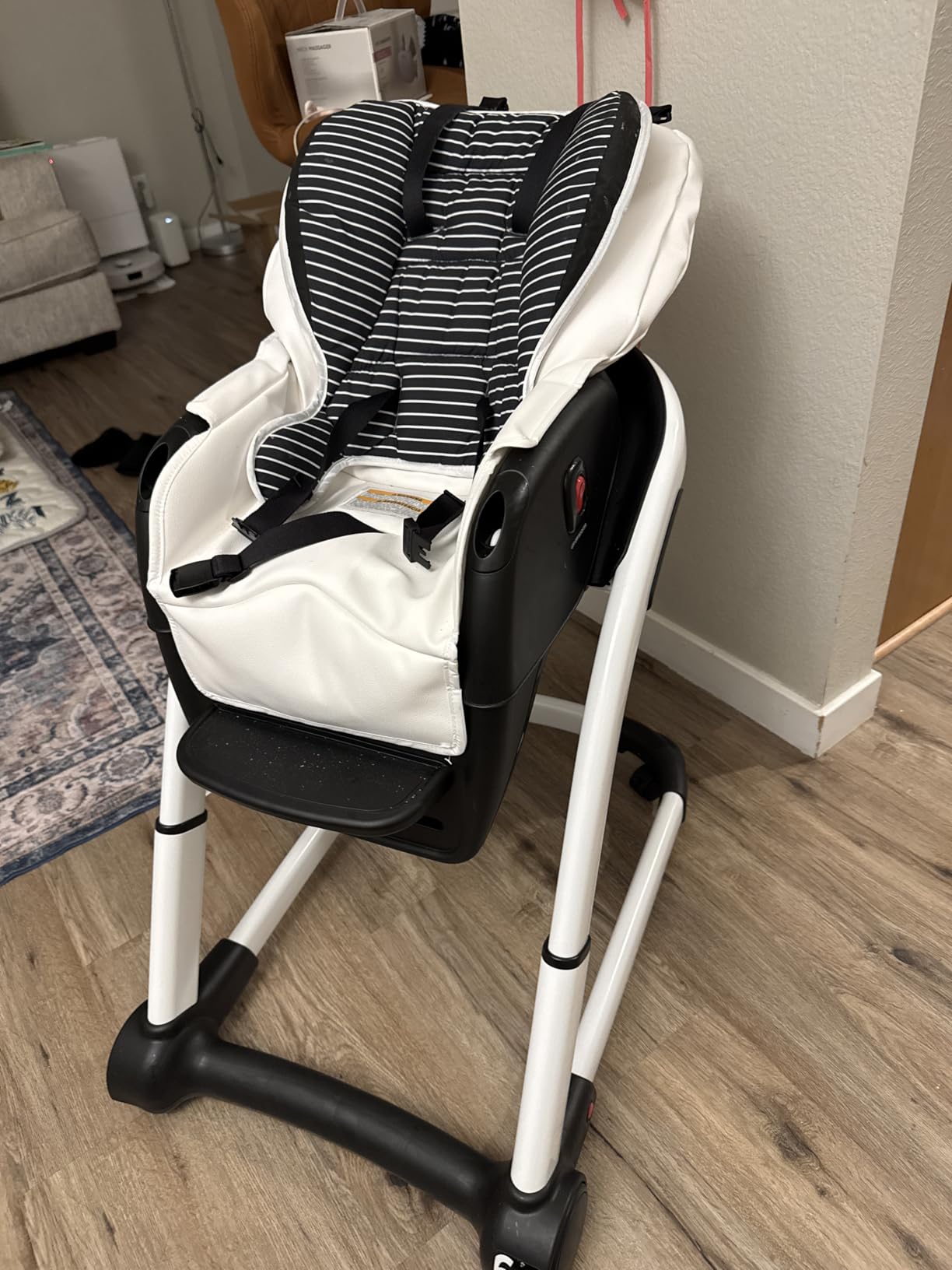 Graco Blossom 6 in 1 Convertible High Chair Studio 22.5x41x29 Inch (Pack of 1) customer photo 2