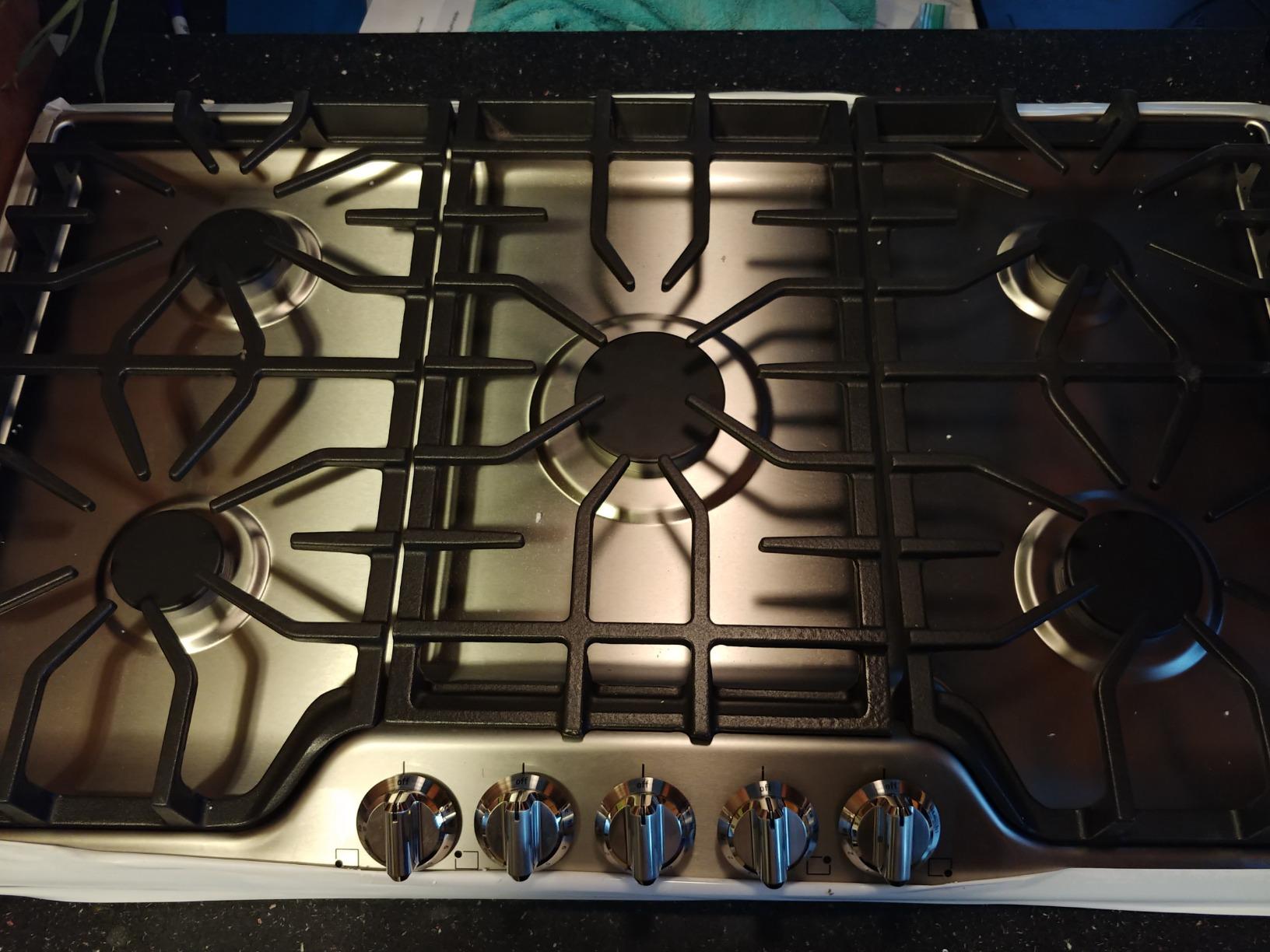 Frigidaire Gallery 36 Inch Stainless Steel Gas Cooktop, 5-Burner Range with Liquid Propane Cooktop Conversion Kit, FGGC3645QS customer photo 2
