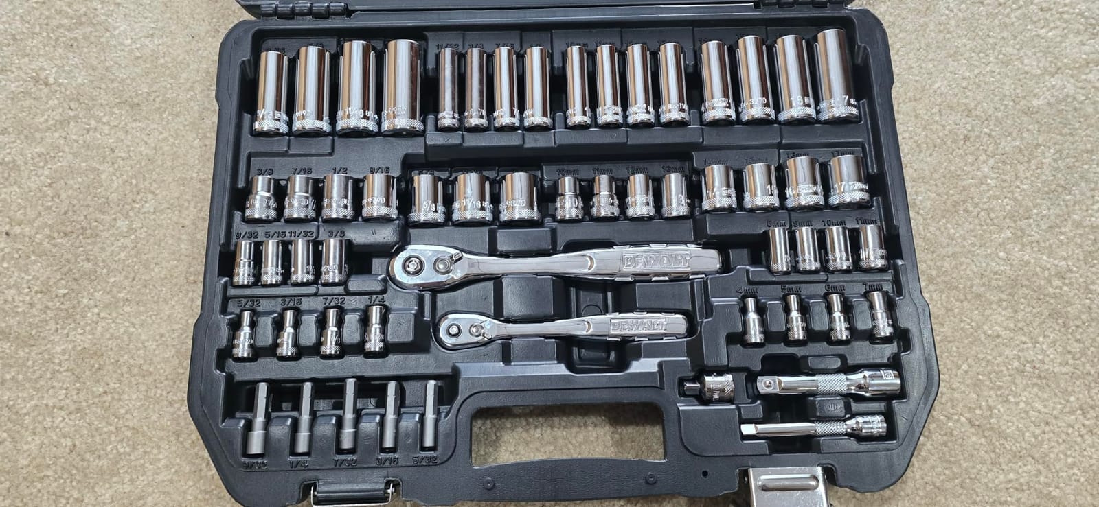 DEWALT Mechanics Tools Kit and Socket Set, 1/4