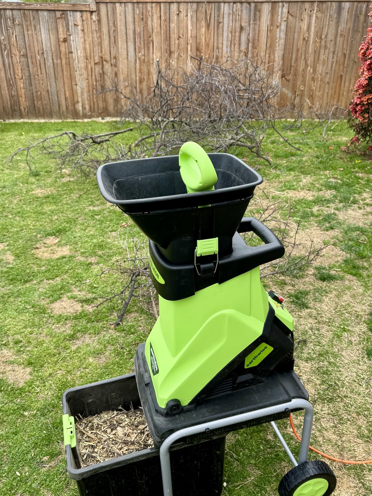 Earthwise GS70015 15-Amp Garden Corded Electric Chipper, Collection Bin customer photo 1