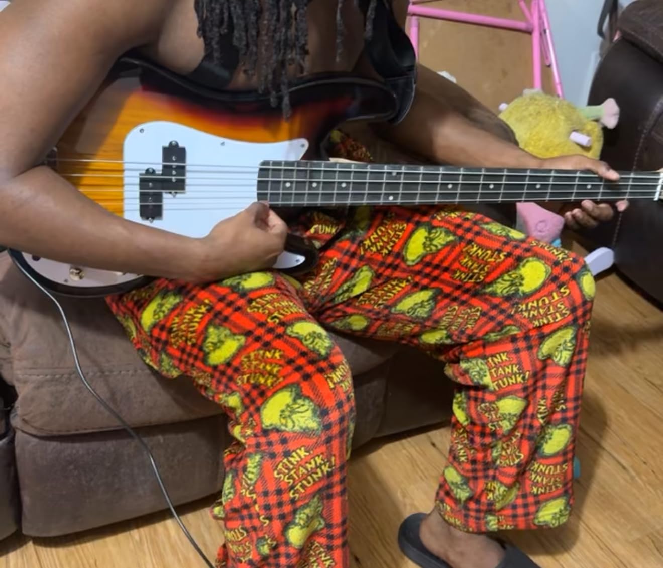 Stedman Beginner Series Bass Guitar Bundle with 15-Watt Amp, Gig Bag, Instrument Cable, Strap, Strings, Picks, and Polishing Cloth - Metallic Blue customer photo 1