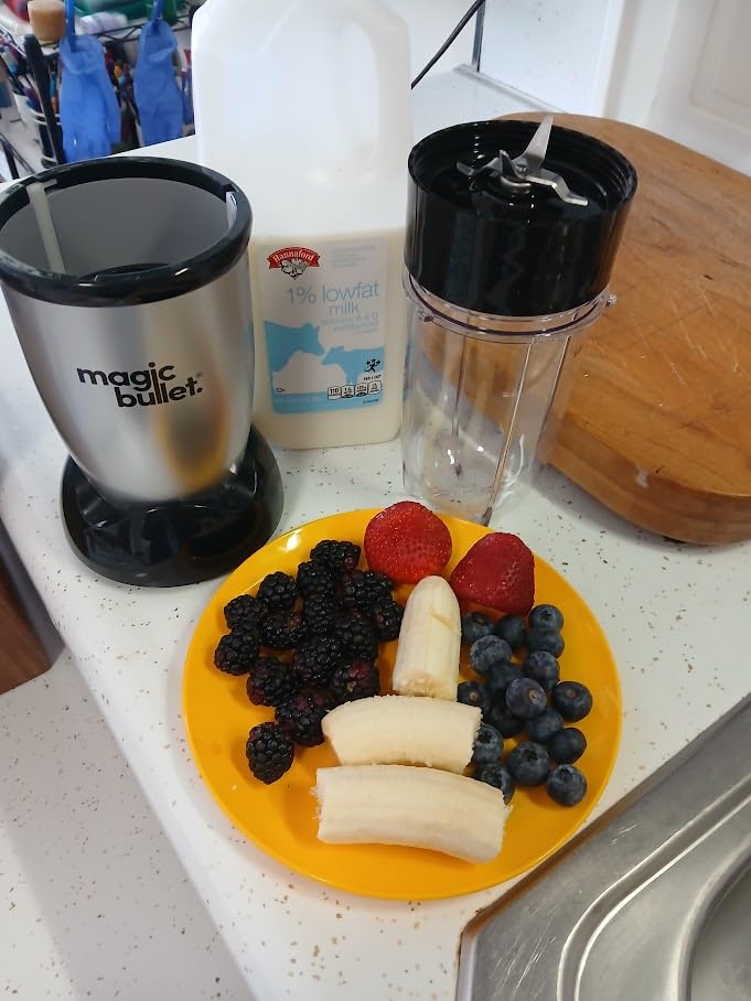 magic bullet Personal Blender for Shakes, Smoothies, Food Prep, and Frozen Blending, 22 Ounces, 250 Watt, Silver, MBR-1101 customer photo 2
