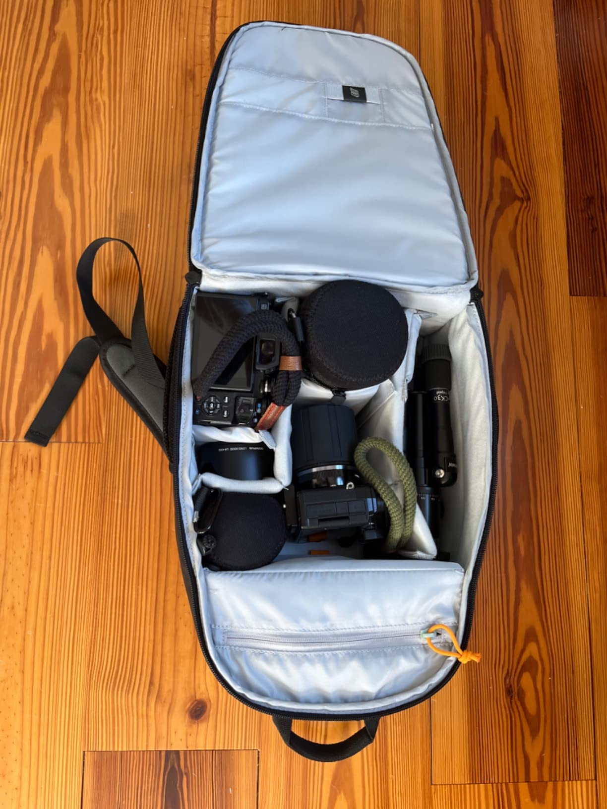 Lowepro Tahoe BP 150, Camera Bag, Lightweight Compact Camera Backpack for Cameras, CSC, DJI Spark Drone, Black, 27.5 x 21.7 x 40.3 cm, Medium LP36892-PWW customer photo 2