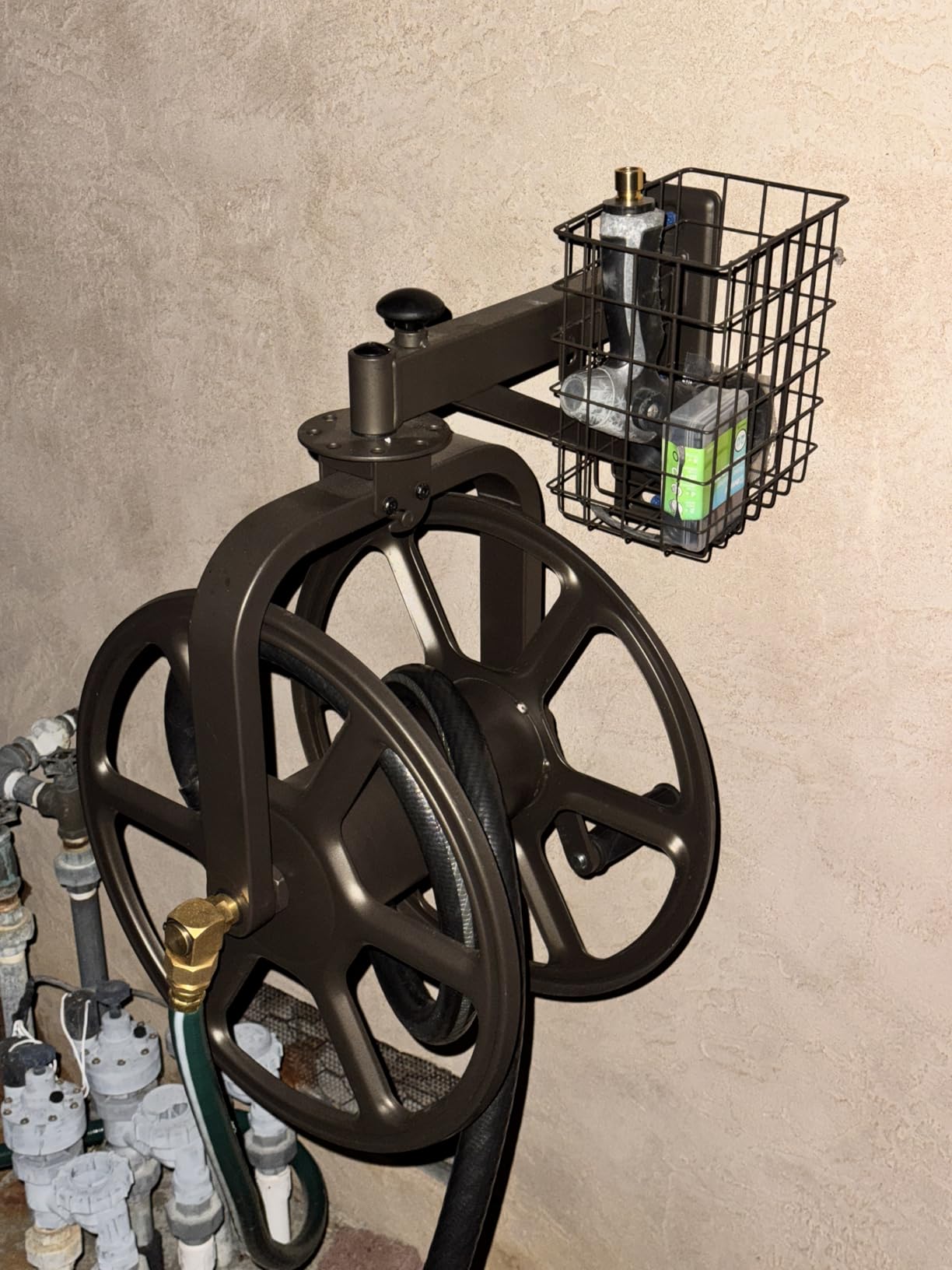 Liberty GARDEN 712 Single Arm Navigator Multi-Directional Garden Hose Reel, Holds 125-Feet of, 5/8-Inch, Bronze customer photo 1