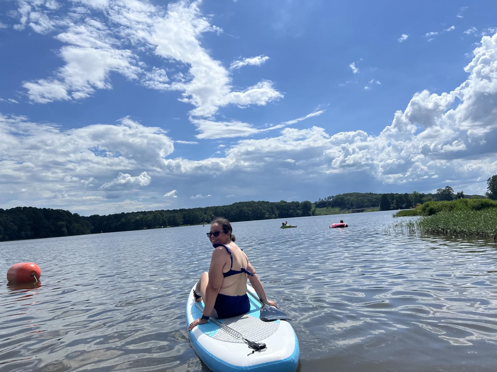 SereneLife 10’ Inflatable Stand Up Paddle Board with Premium SUP Accessories - Wide Stable Design with Non-Slip EVA Deck Pad, for Youth and Adults, 350 lbs. Capacity customer photo 1