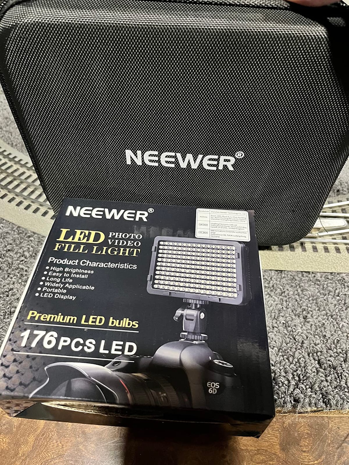 NEEWER Dimmable 176 LED Video Light Lighting Kit: 176 LED Panel 3200-5600K, 2 Pieces Rechargeable Li-ion Battery, USB Charger and Portable Durable Case for Canon, Nikon, Pentax, Sony DSLR Cameras customer photo 1
