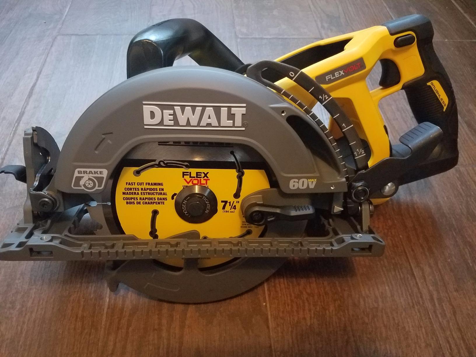 DEWALT FLEXVOLT 60V MAX* Circular Saw for Framing, 7-1/4-Inch, Tool Only (DCS577B) customer photo 1
